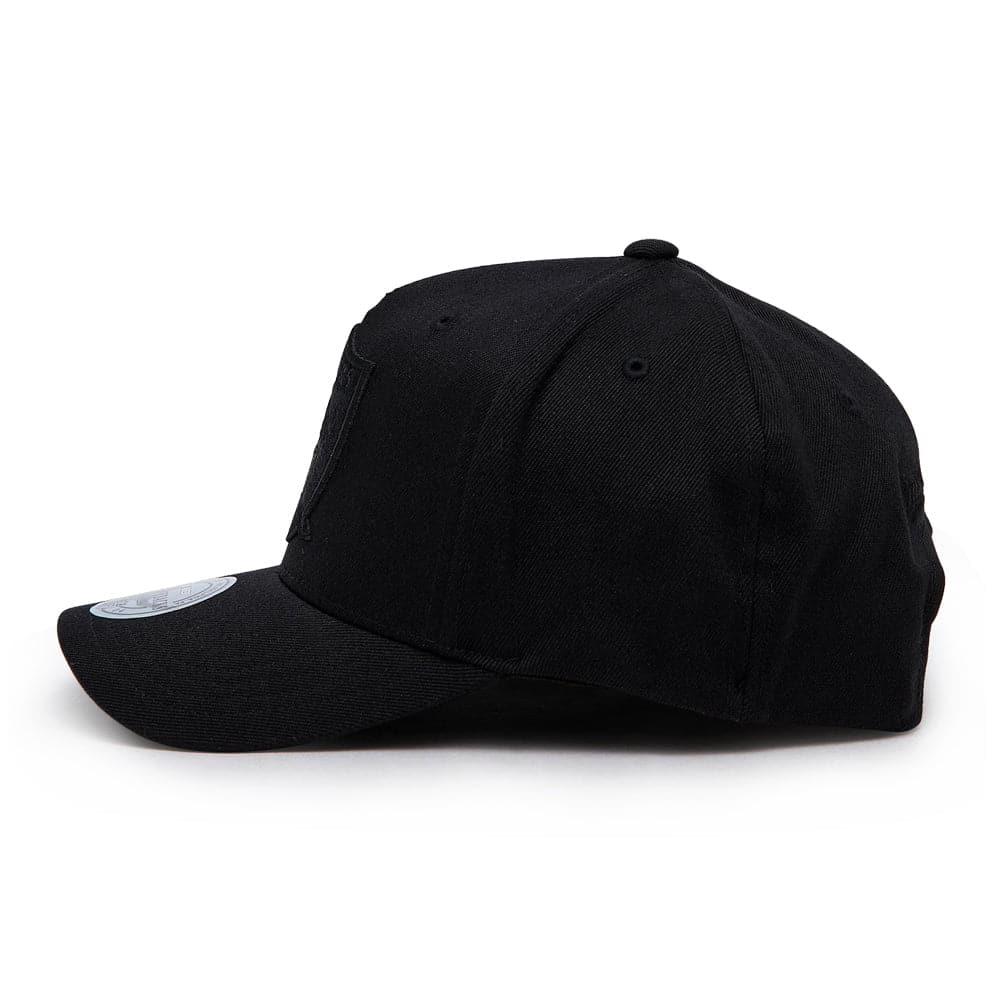 Las Vegas Raiders Mitchell & Ness NFL All Black Throwback 110 Curve Snapback Hat