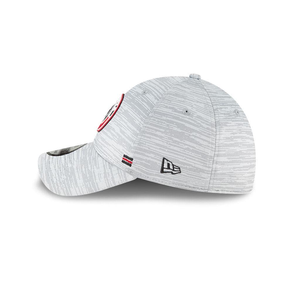 Atlanta Falcons New Era NFL 2020 Sideline 39THIRTY Flex Fit Curve Hat - Grey