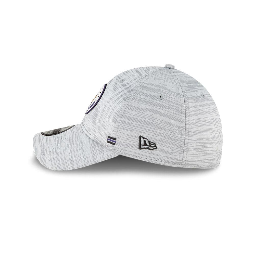 Baltimore Ravens New Era NFL 2020 Sideline 39THIRTY Flex Fit Curve Hat - Grey