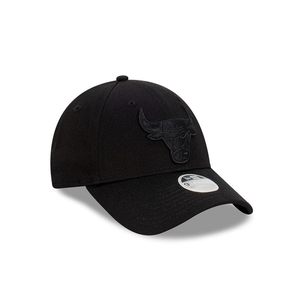 Womens Chicago Bulls New Era NBA Black On Black 9FORTY Strapback Hat - Black