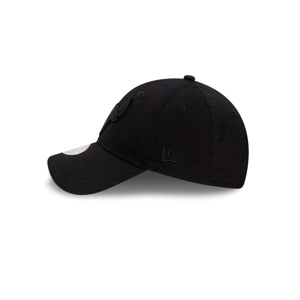 Womens Chicago Bulls New Era NBA Black On Black 9FORTY Strapback Hat - Black
