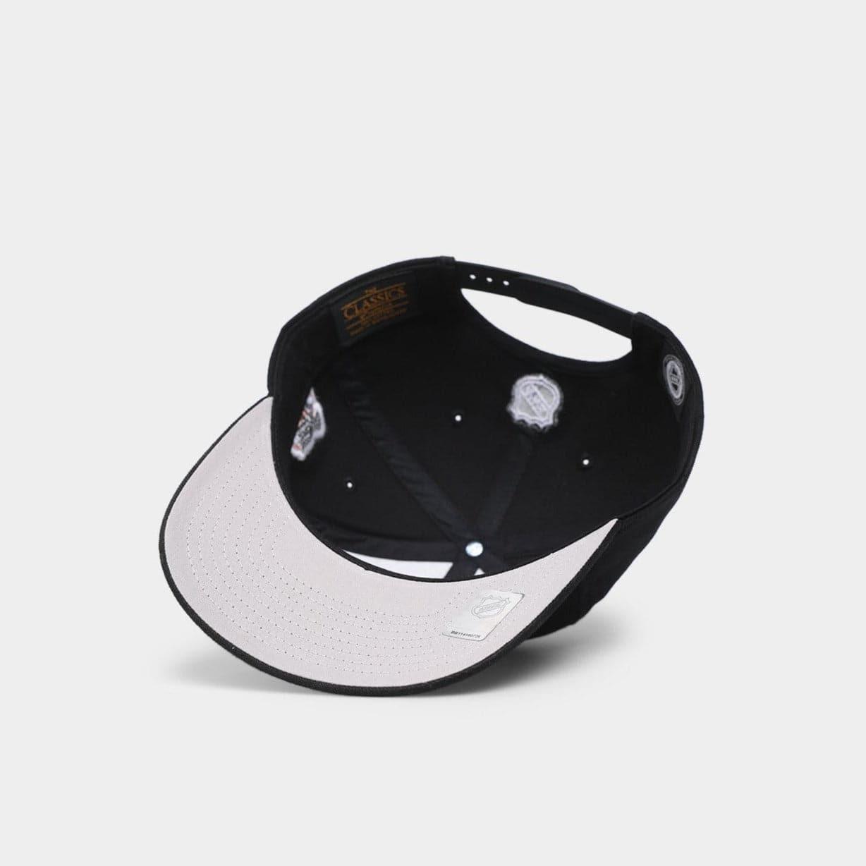 Chicago Blackhawks NHL Finals Champs Pre-Curved Brushed Deadstock Snapback Hat - Black