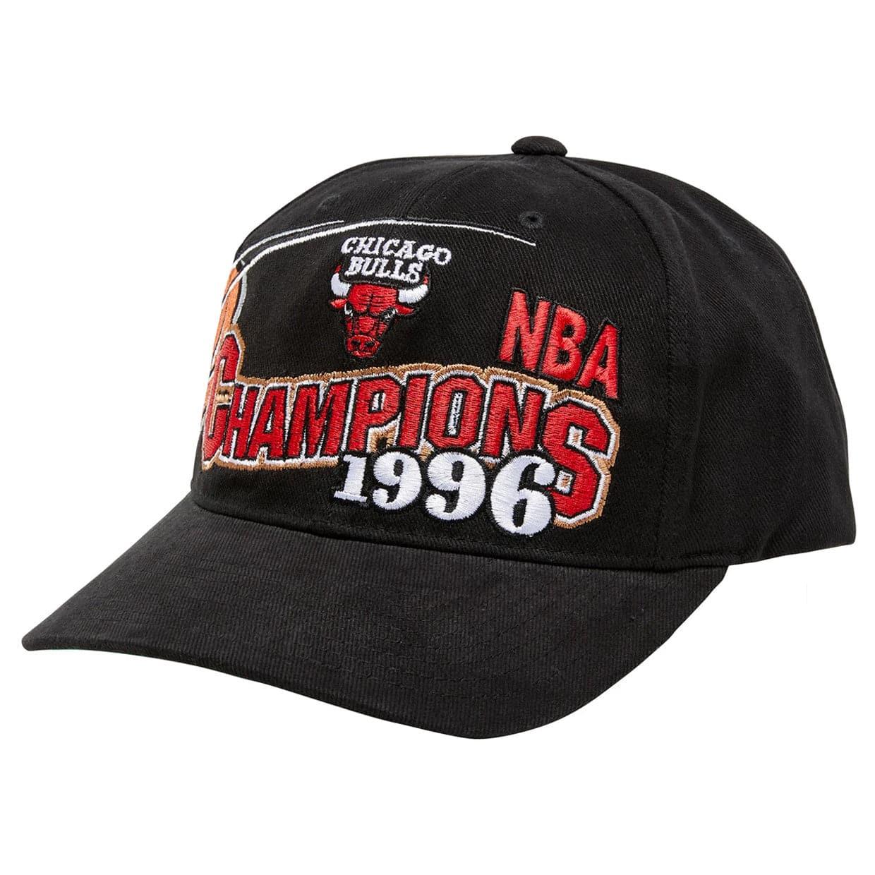 Chicago Bulls Mitchell & Ness NBA 96 Champs Curved Deadstock Snapback Hat - Black