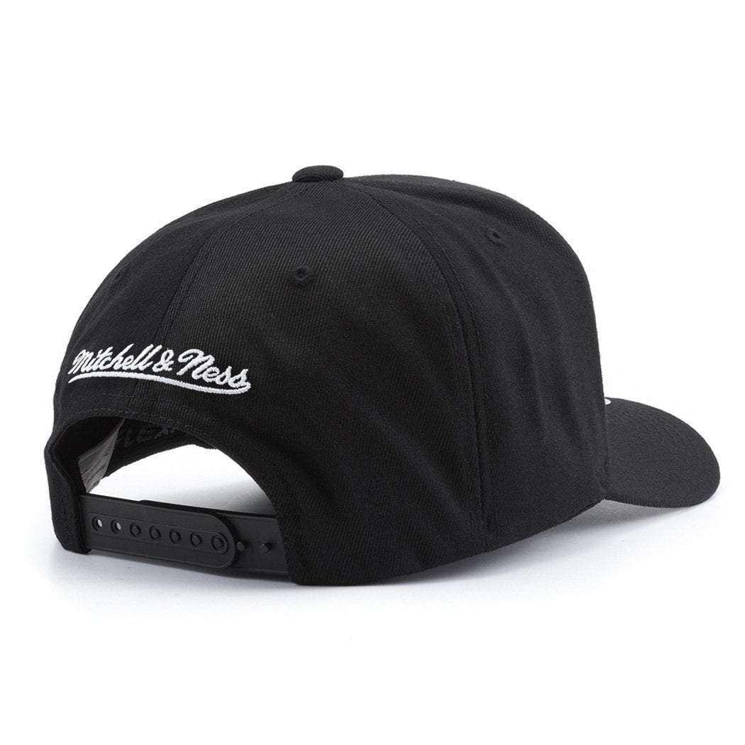 Boston Celtics Mitchell & Ness NBA Black & White 110 Curve Snapback Hat