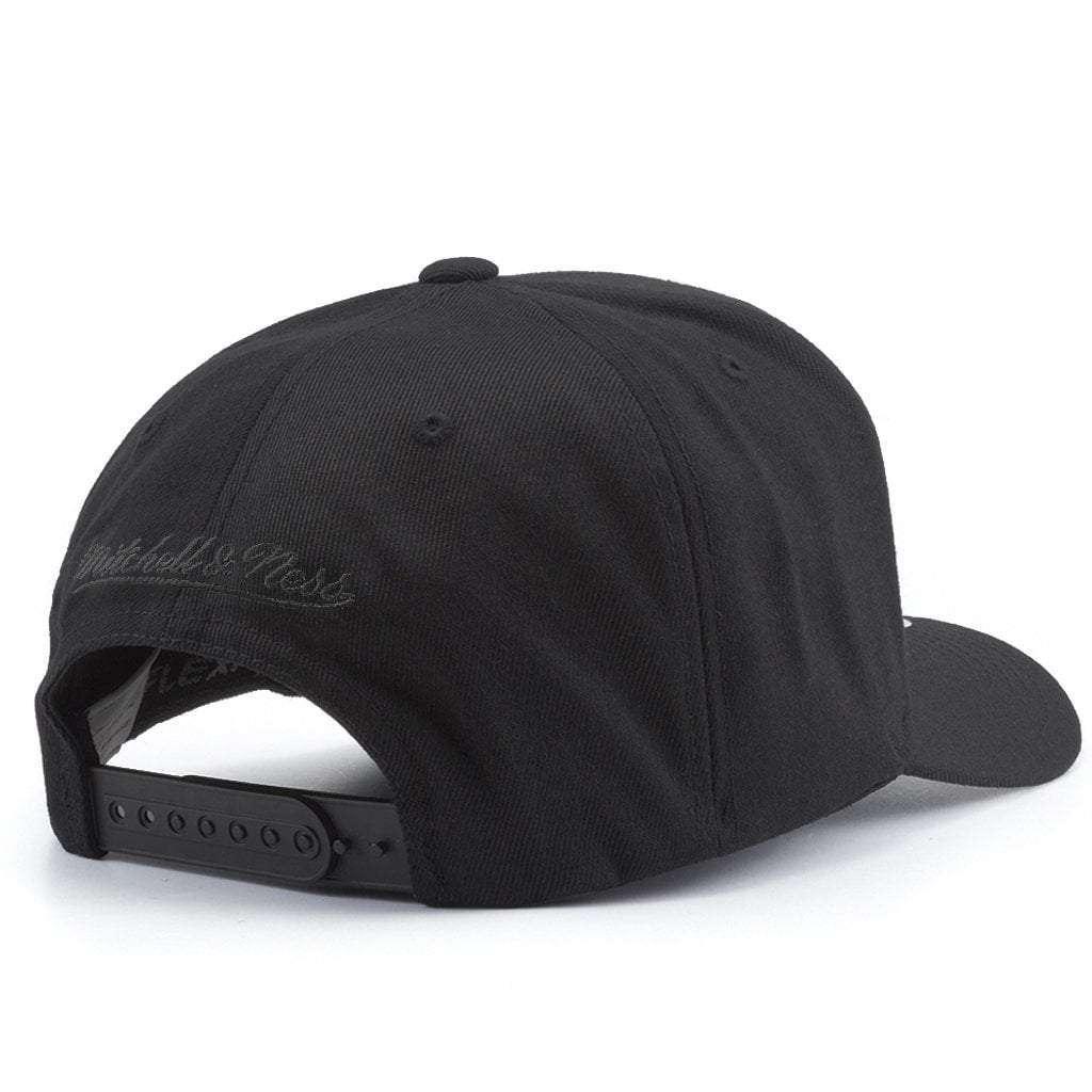 Brooklyn Nets Mitchell & Ness NBA All Black 110 Curve Snapback Hat
