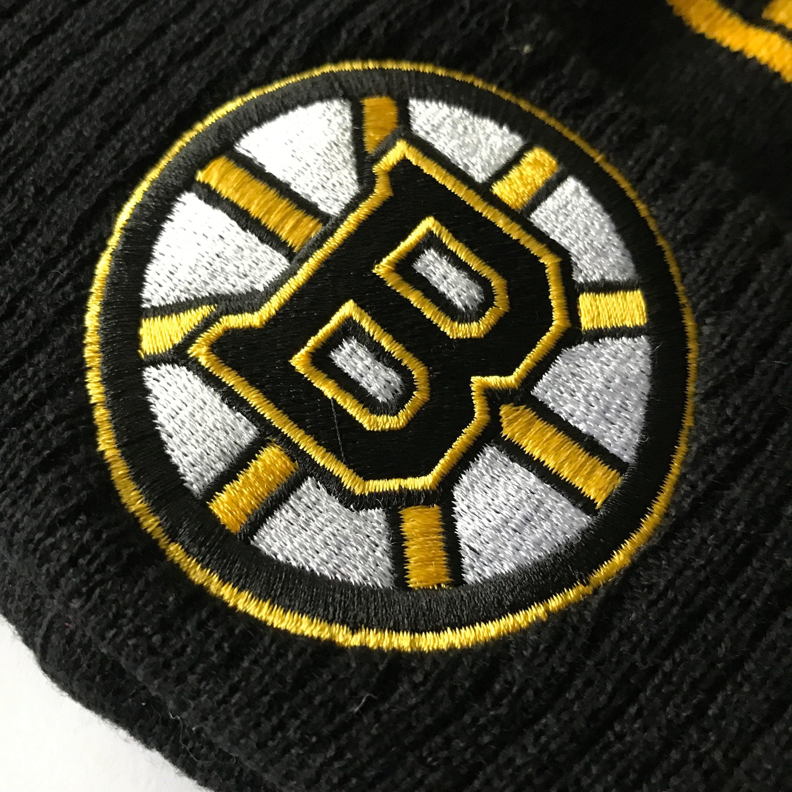 Boston Bruins NHL Team Colour Stripe Pom Knit Beanie - Black
