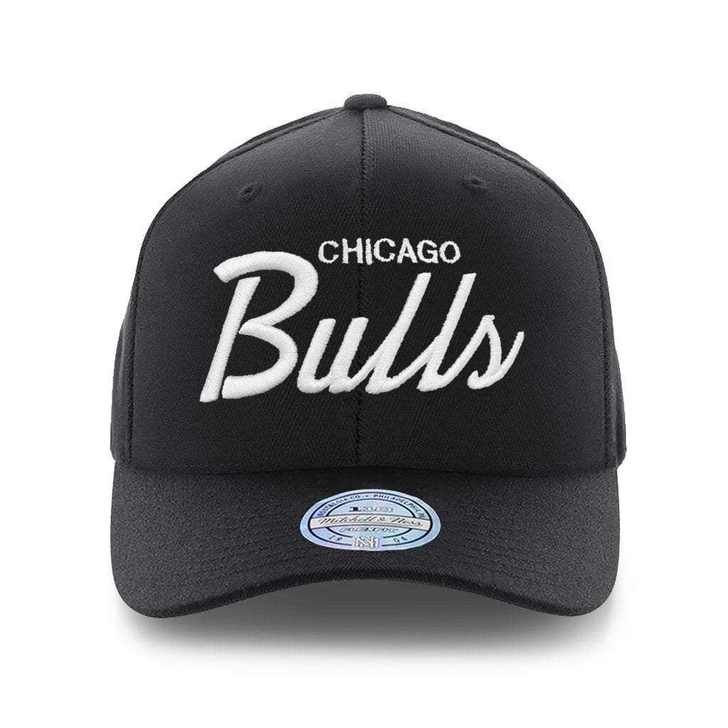 Chicago Bulls Mitchell & Ness NBA 110 Script Logo Curve Snapback Hat - Black