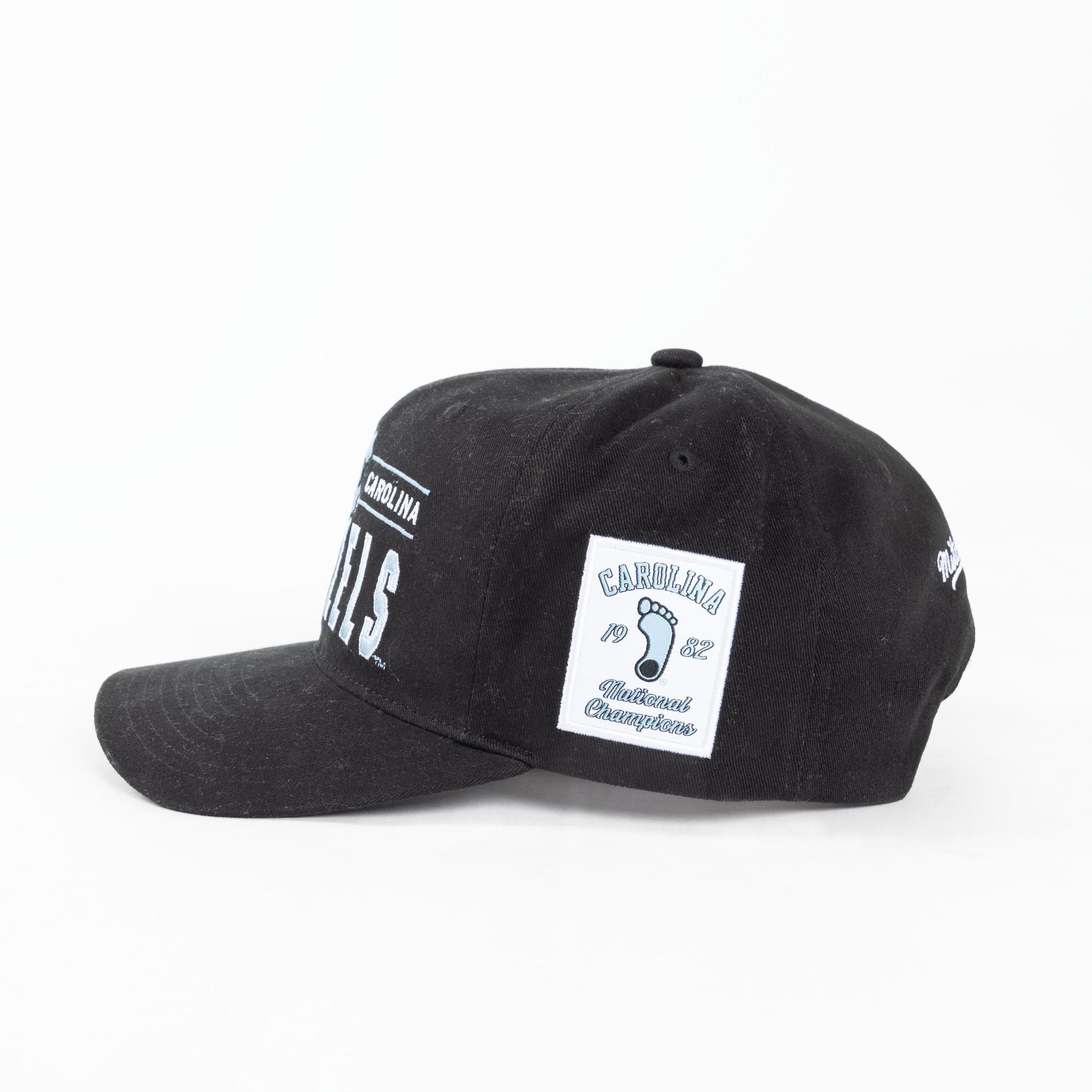 North Carolina Tar Heels Mitchell & Ness NCAA Tip Snapback Hat - Black