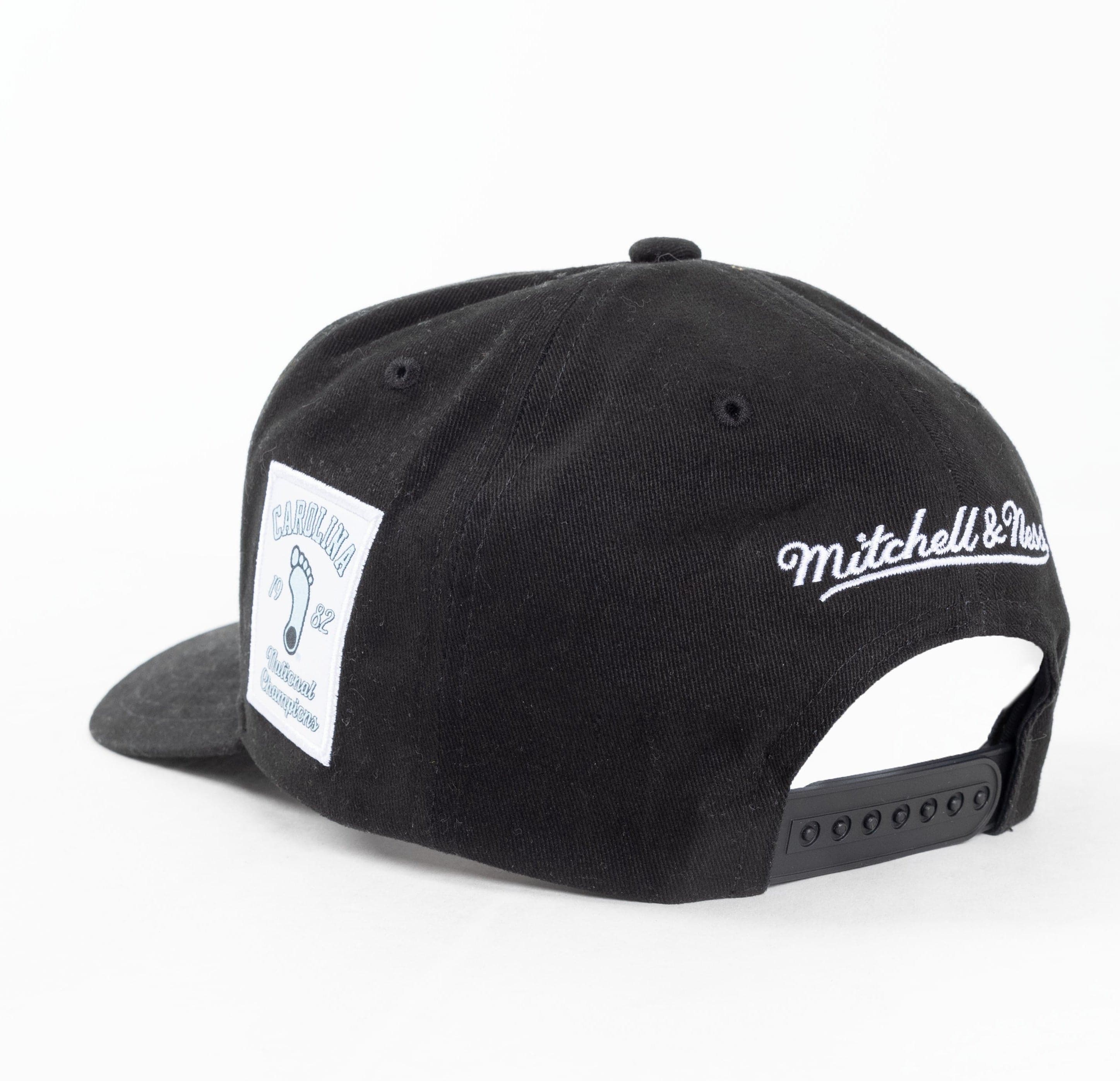 North Carolina Tar Heels Mitchell & Ness NCAA Tip Snapback Hat - Black