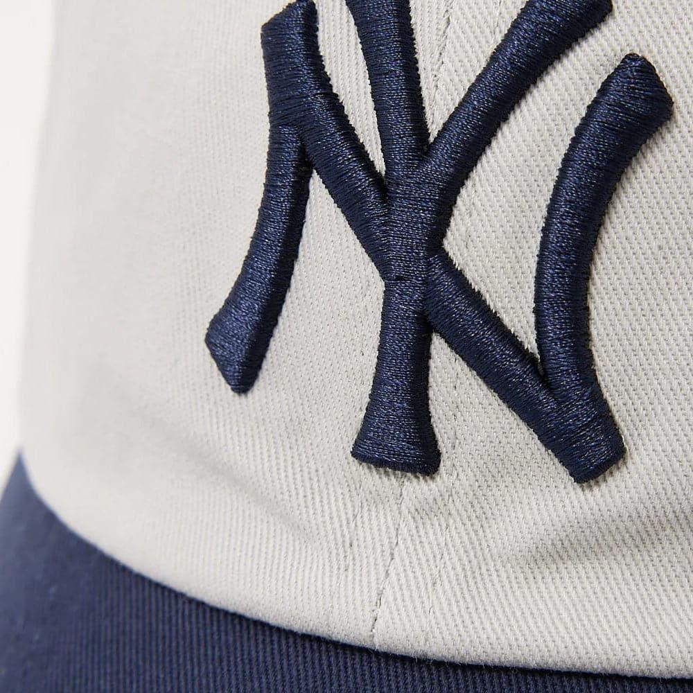 New York Yankees '47 MLB Team 2-Tone Clean Up Strapback Hat - Grey