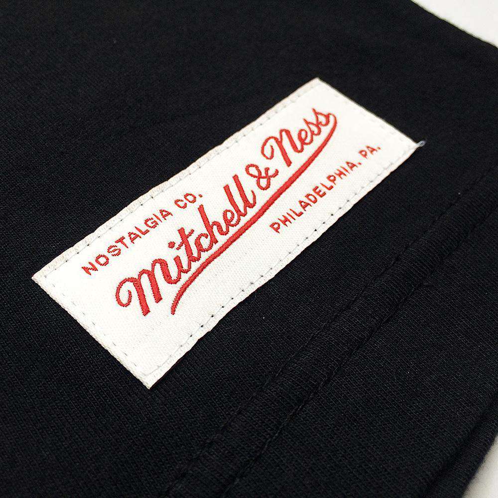 New York Knicks Mitchell & Ness NBA Black & White Logo T-Shirt - Black