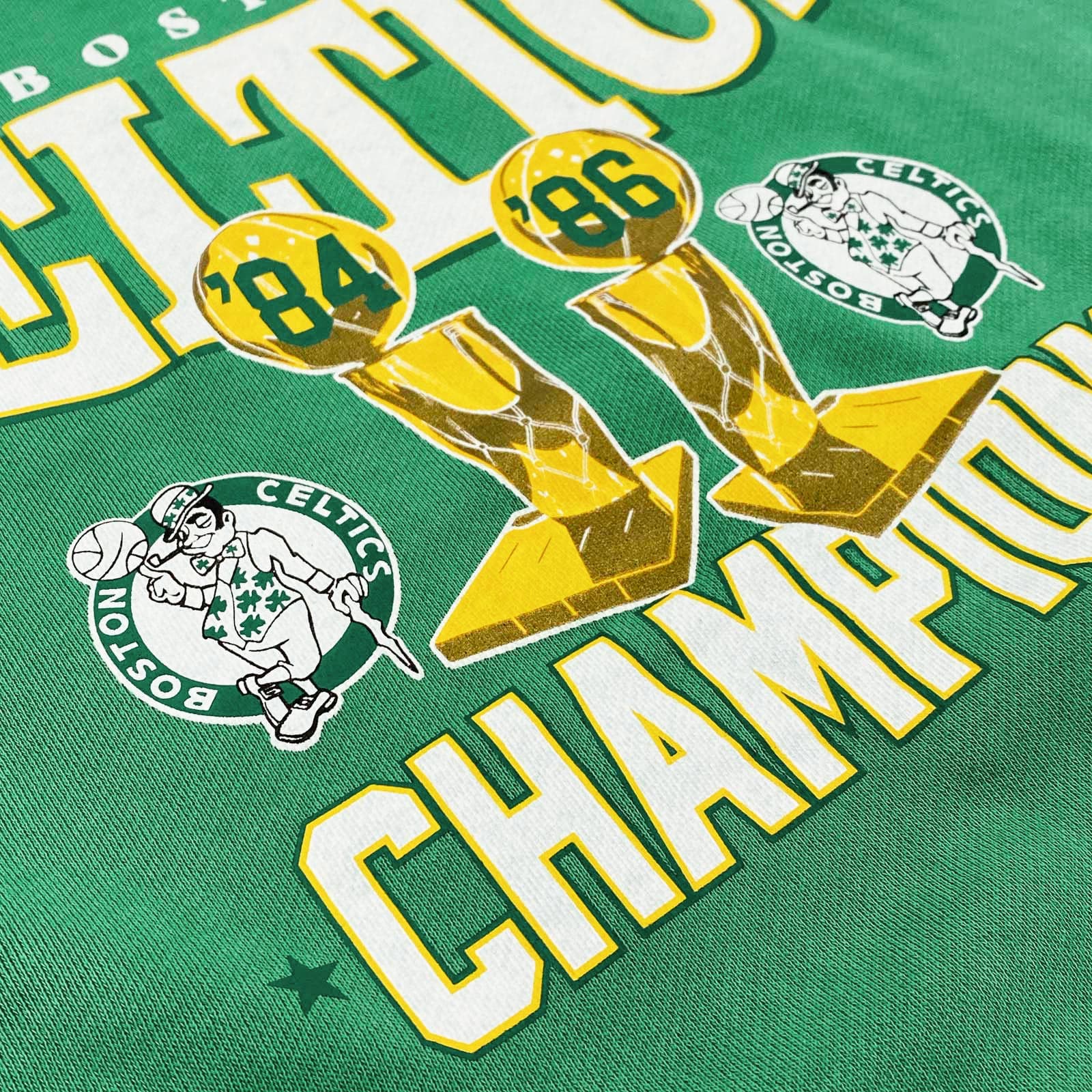 Mitchell And Ness Jumpers Boston Celtics Mitchell & Ness NBA Champs Trophies Crew Jumper - Faded Green