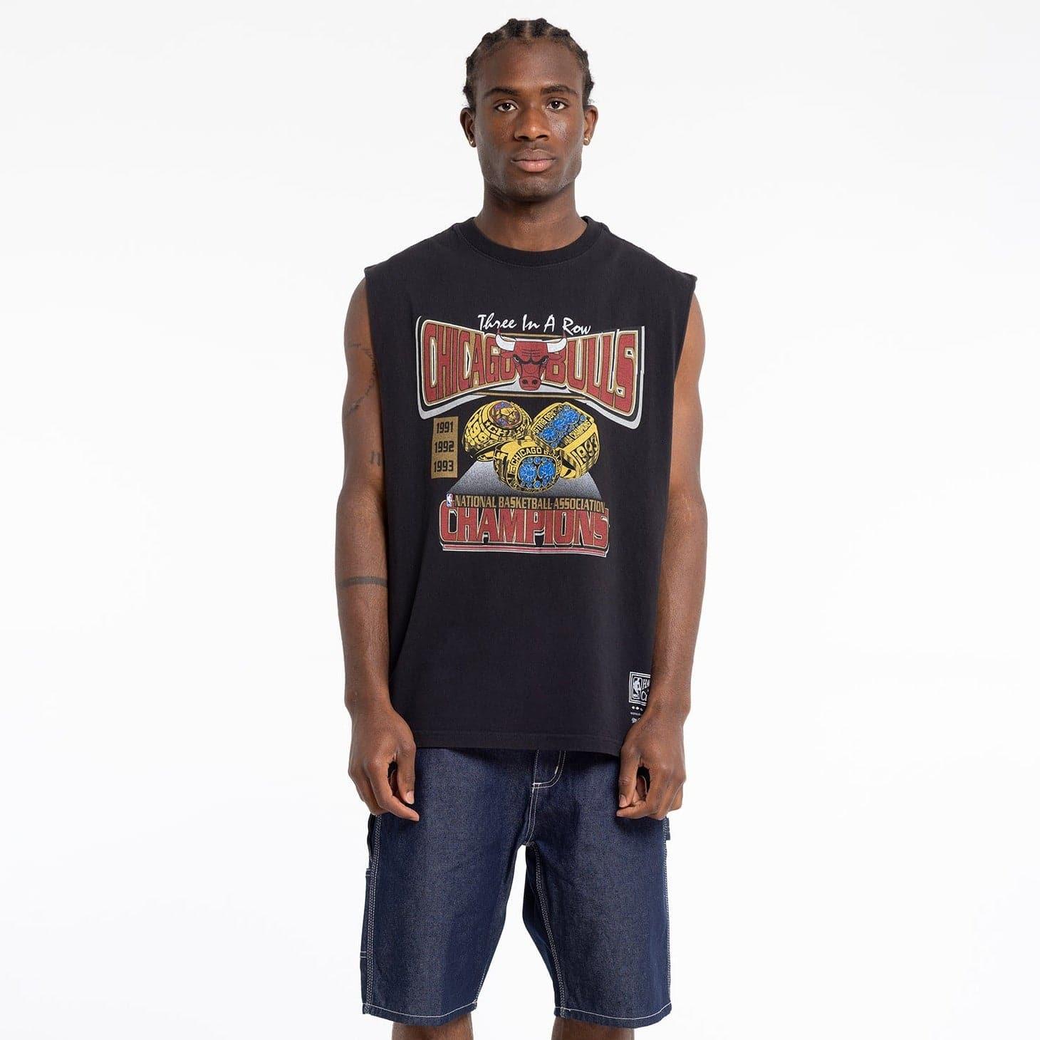 Mitchell And Ness T-Shirts Chicago Bulls Mitchell & Ness NBA 3 In A Row Champs Vintage Muscle T-Shirt - Faded Black