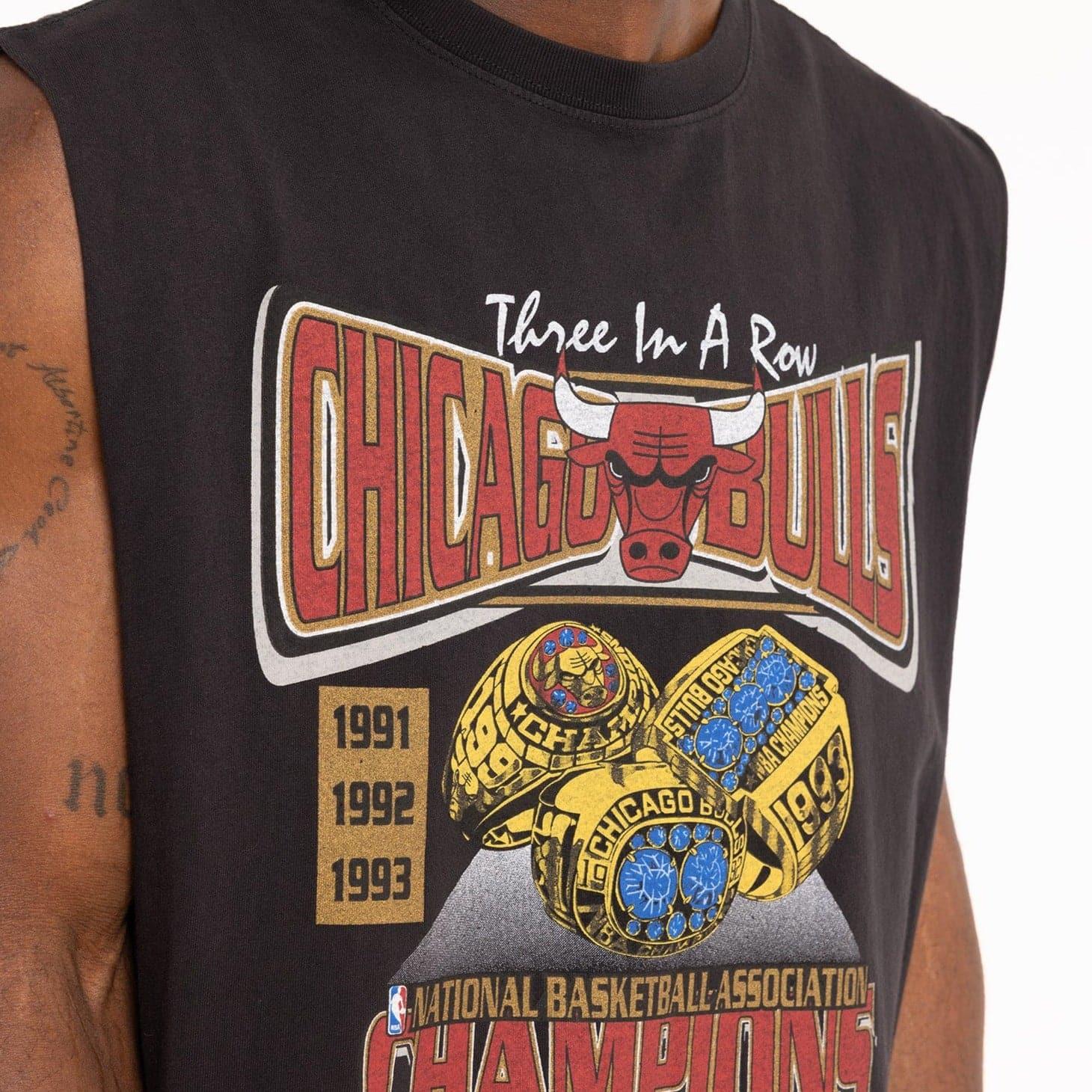 Mitchell And Ness T-Shirts Chicago Bulls Mitchell & Ness NBA 3 In A Row Champs Vintage Muscle T-Shirt - Faded Black
