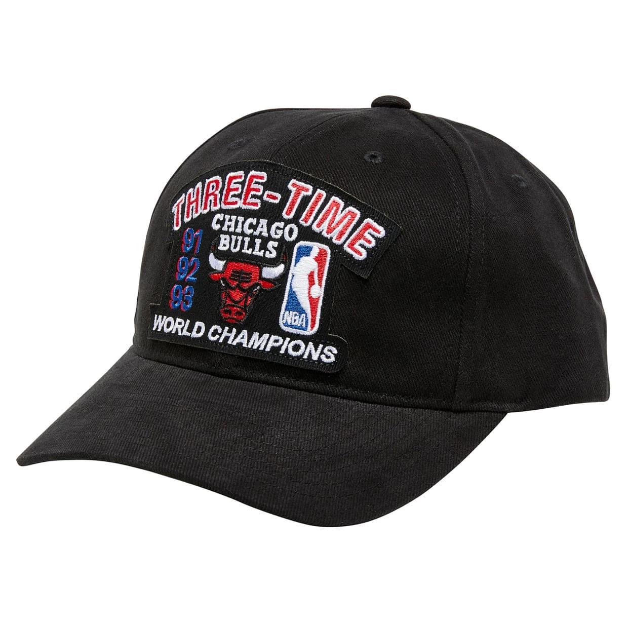 Mitchell And Ness Caps Chicago Bulls Mitchell & Ness NBA 3 Time Champs Curved Deadstock Snapback Hat - Black