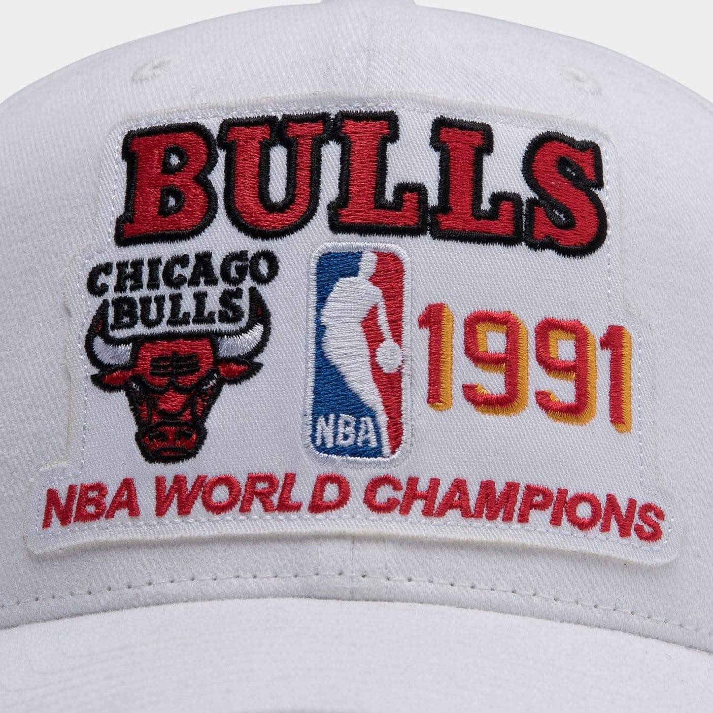 Mitchell And Ness Caps Chicago Bulls Mitchell & Ness NBA 91 Champs Curved Deadstock Snapback Hat - White