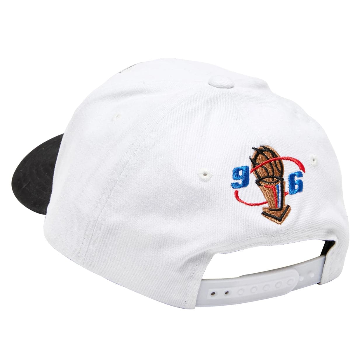 Mitchell And Ness Caps Chicago Bulls Mitchell & Ness NBA 96 Champs Curved Deadstock Snapback Hat - White