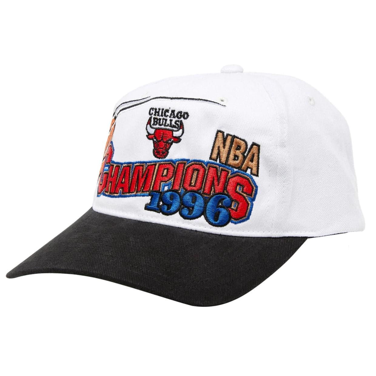 Mitchell And Ness Caps Chicago Bulls Mitchell & Ness NBA 96 Champs Curved Deadstock Snapback Hat - White