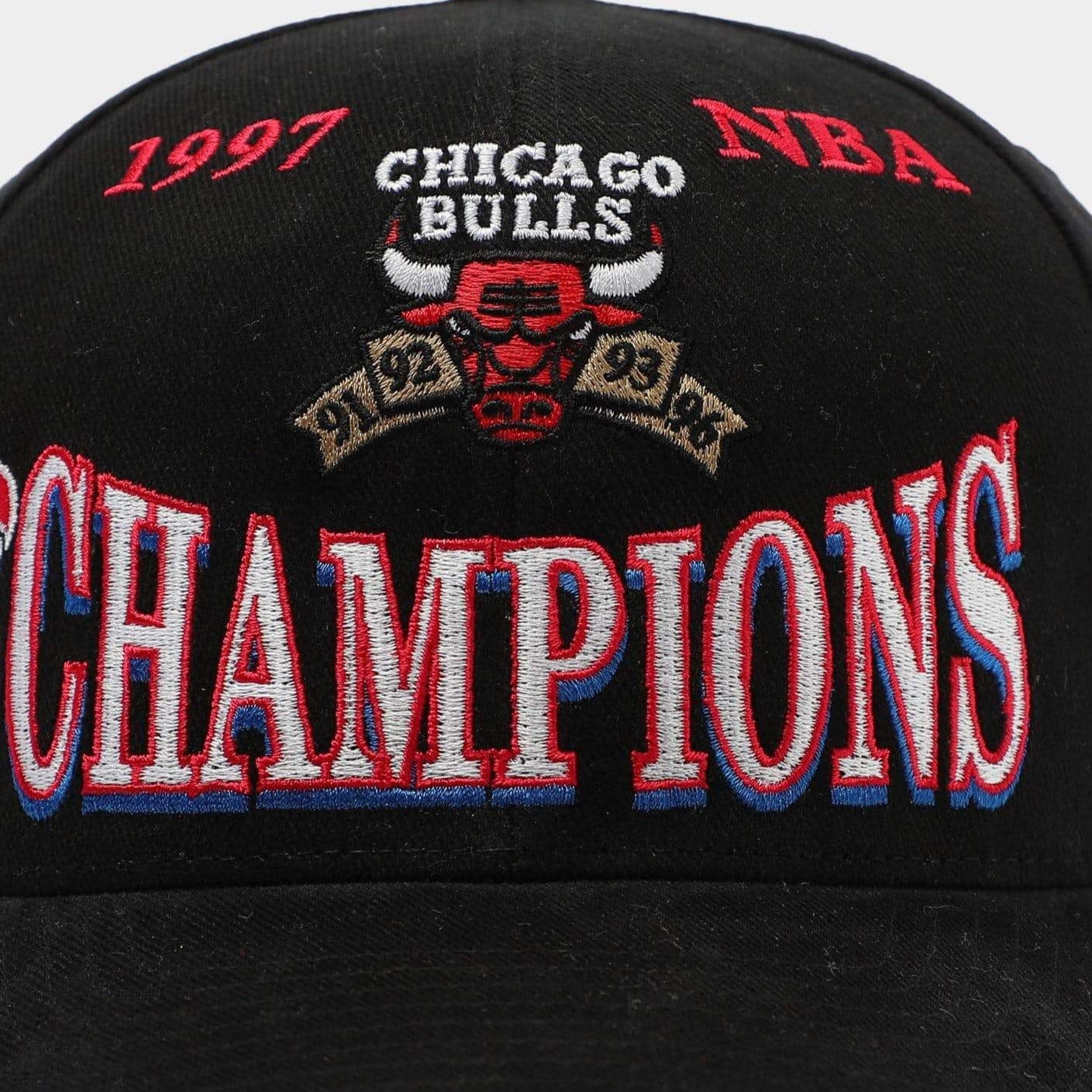 Mitchell And Ness Caps Chicago Bulls Mitchell & Ness NBA 97 Champs Curved Deadstock Snapback Hat - Black