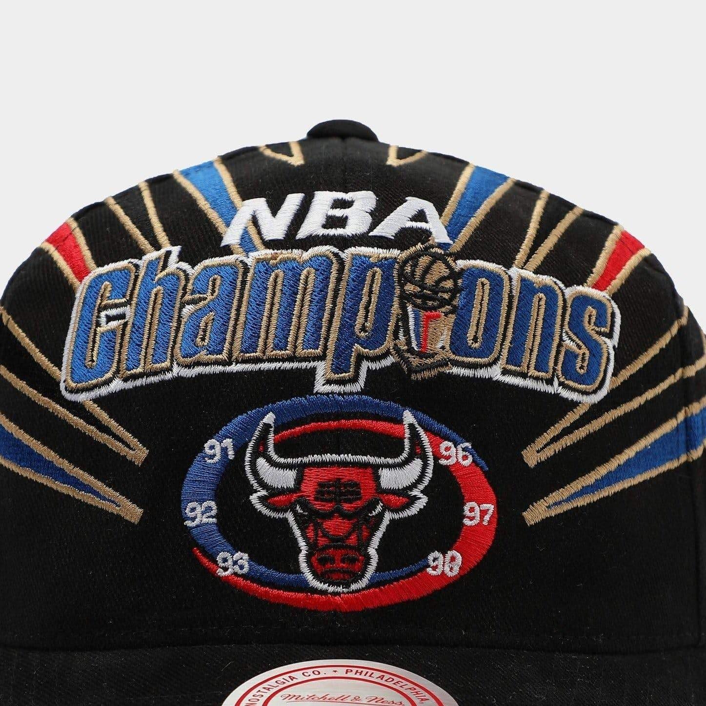 Mitchell And Ness Caps Chicago Bulls Mitchell & Ness NBA 98 Champs Curved Deadstock Pre-Curved Snapback Hat - Black