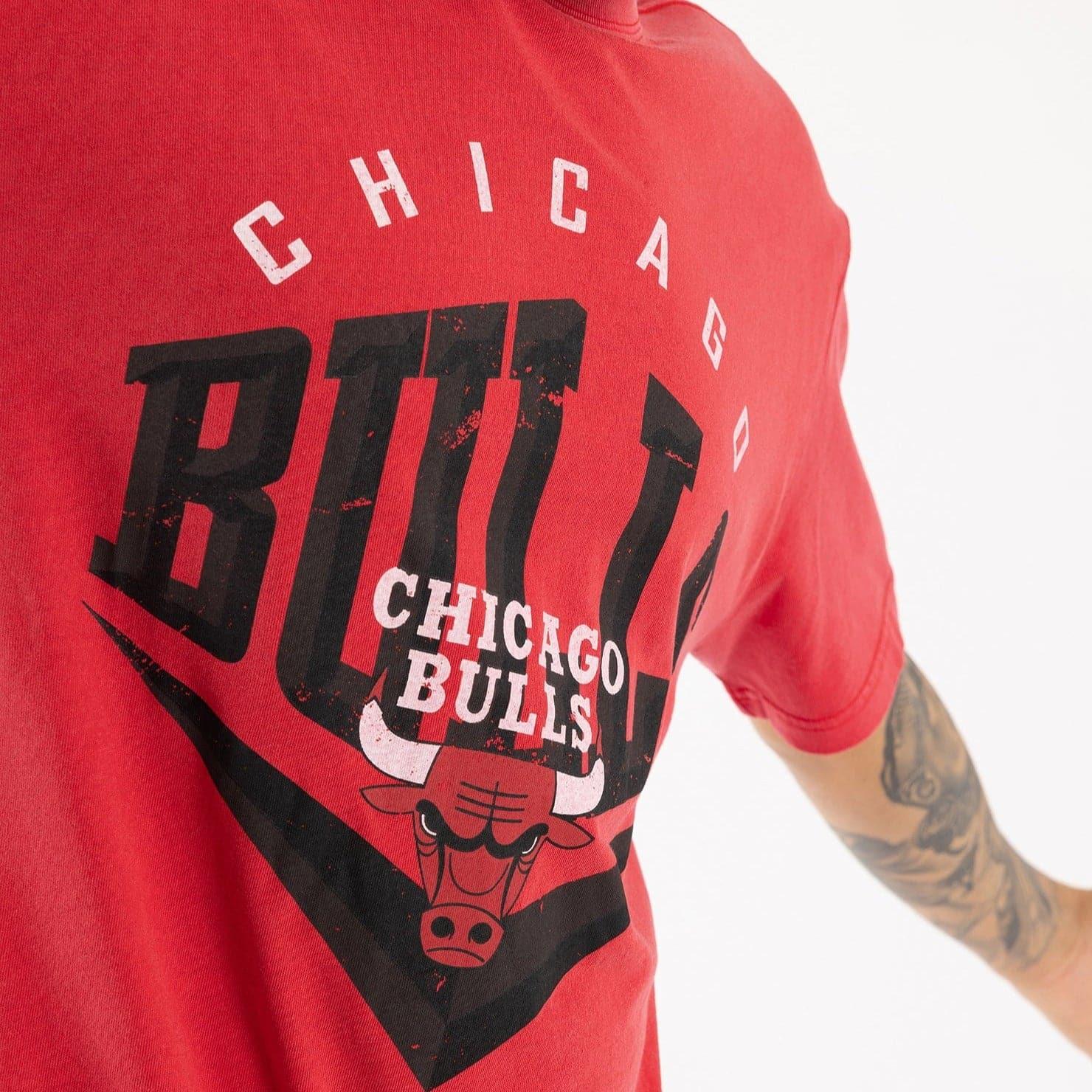 Mitchell And Ness T-Shirts Chicago Bulls Mitchell & Ness NBA Beveled Vintage T-Shirt - Faded Red