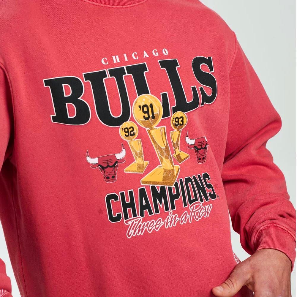 Mitchell And Ness Jumpers Chicago Bulls Mitchell & Ness NBA Champs Trophies Crew Jumper - Faded Red