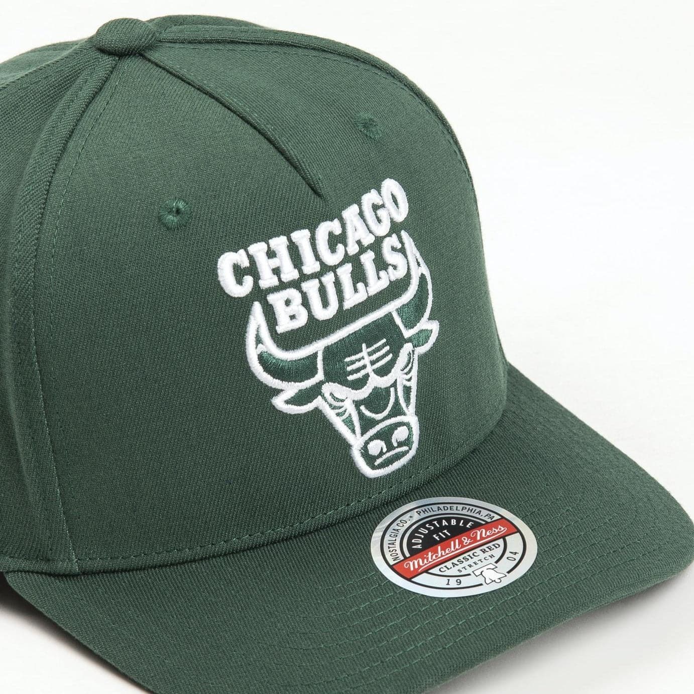 Mitchell And Ness Caps Chicago Bulls Mitchell & Ness NBA Clear Field Curve Snapback Hat - Green