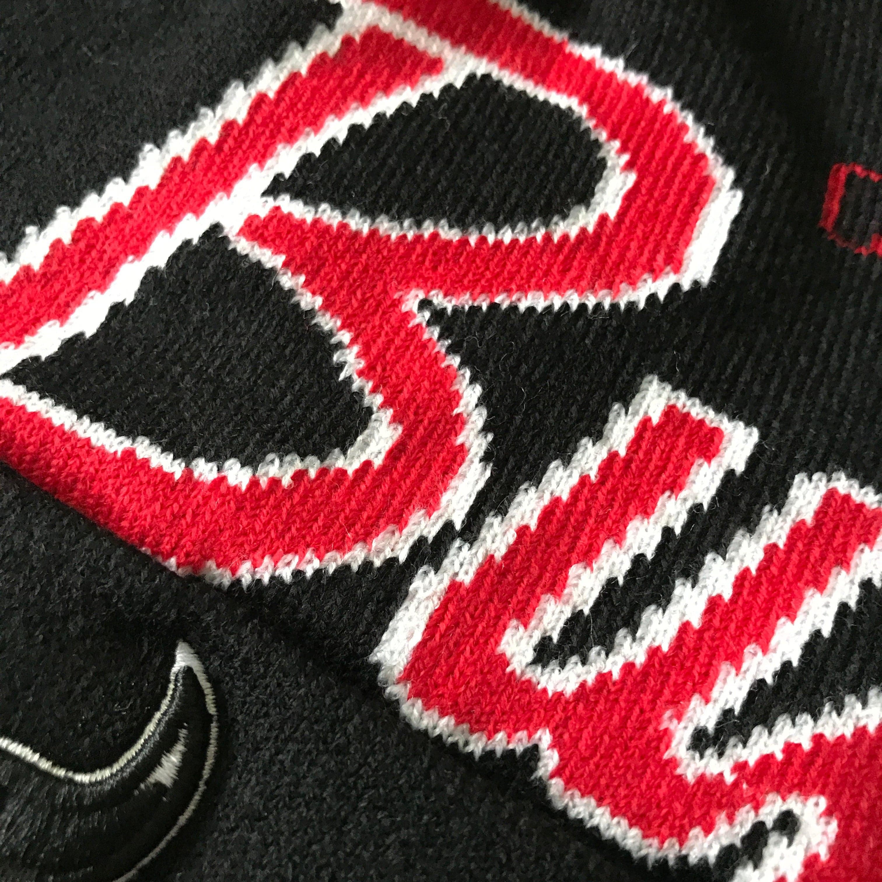 Mitchell And Ness Beanies Chicago Bulls Mitchell & Ness NBA Script Burst Pom Knit Beanie - Black
