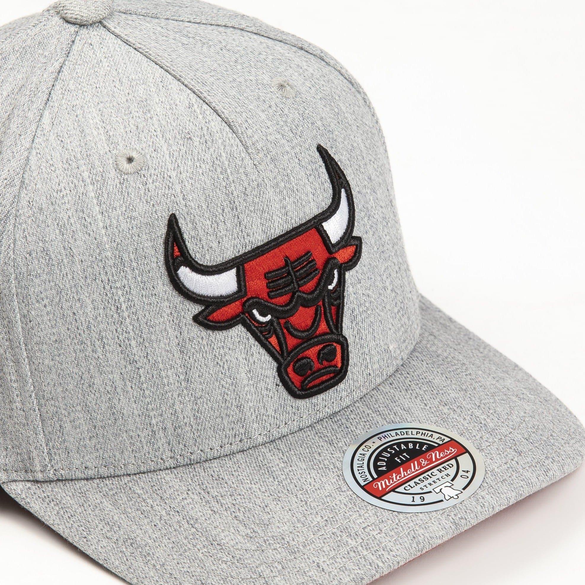 Mitchell And Ness Caps Chicago Bulls Mitchell & Ness NBA Team Curve Snapback Hat - Heather Grey