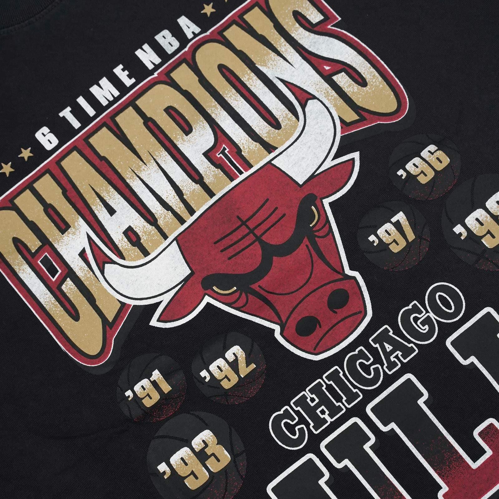 Mitchell And Ness T-Shirts Chicago Bulls Mitchell & Ness NBA World Champs Vintage T-Shirt - Faded Black