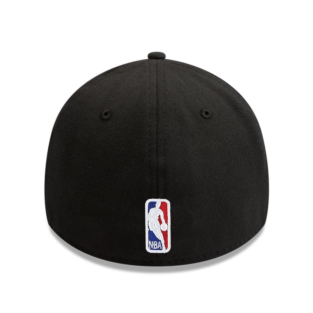New Era Caps Chicago Bulls New Era NBA Team 39THIRTY Flex Fit Curve Hat - Black