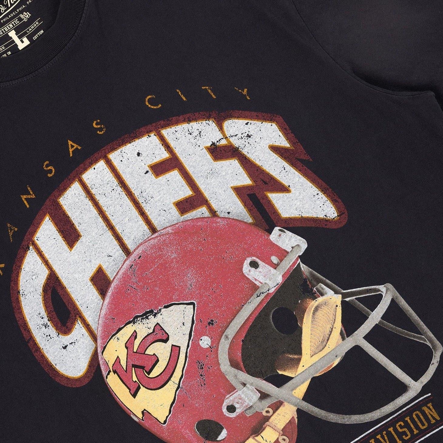 Mitchell And Ness T-Shirts Kansas City Chiefs Mitchell & Ness NFL Helmet Vintage T-Shirt - Faded Black