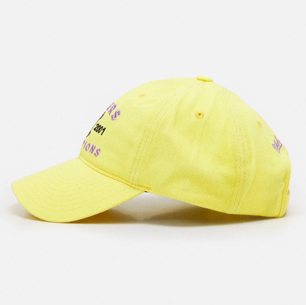 Mitchell And Ness Caps Los Angeles Lakers Mitchell & Ness NBA 2001 Champs Strapback Dad Hat - Yellow