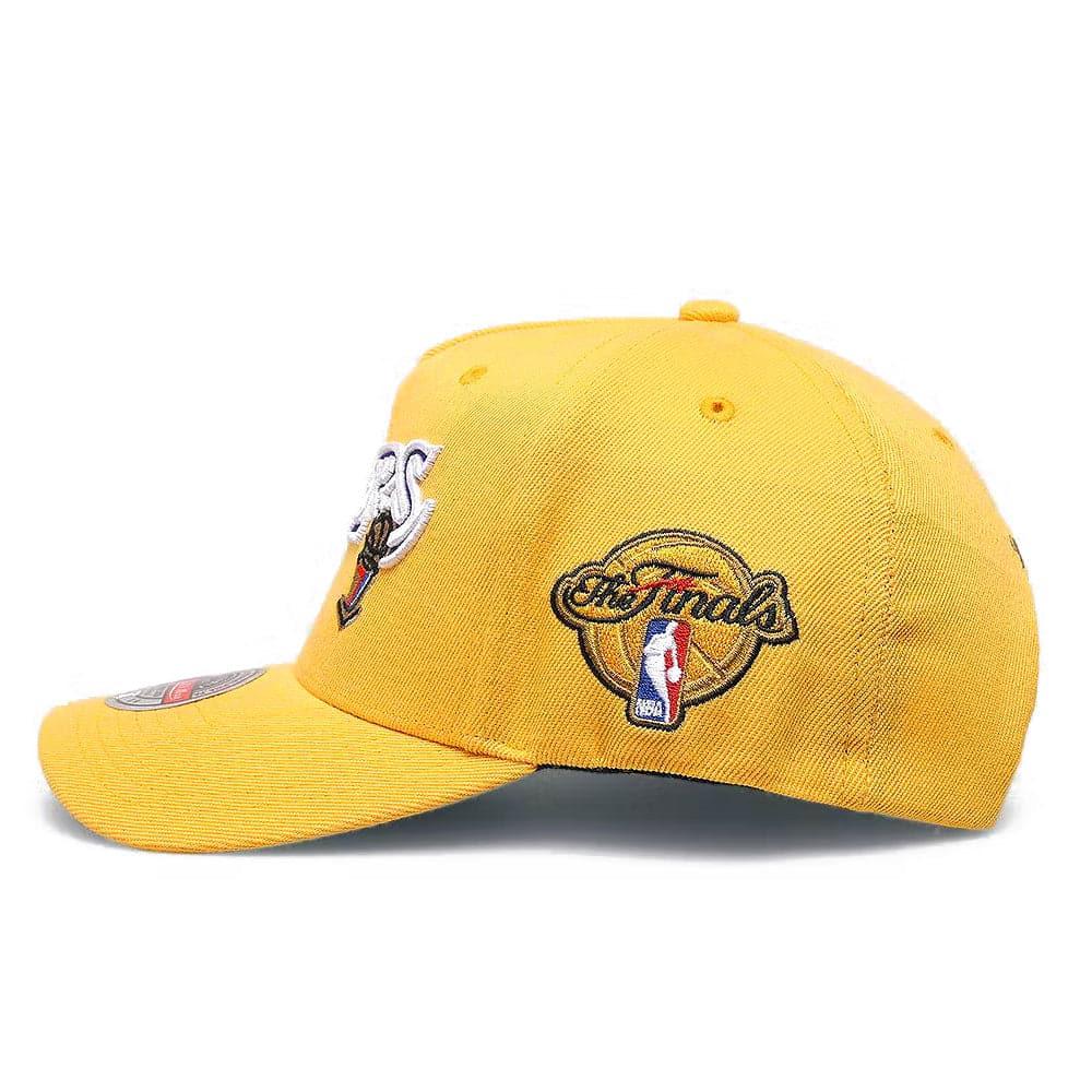 Mitchell And Ness Caps Los Angeles Lakers Mitchell & Ness NBA Finals Patch Classic Red Snapback Hat - Yellow