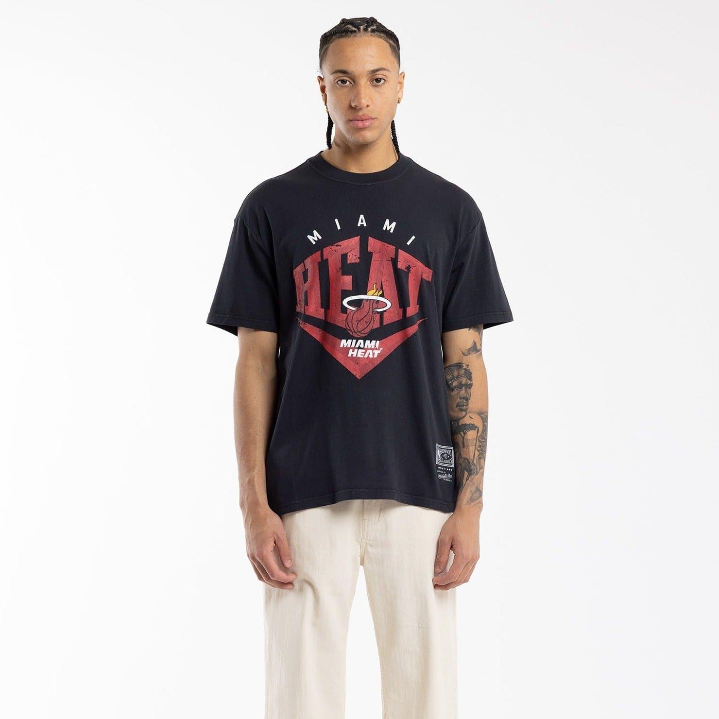 Mitchell And Ness T-Shirts Miami Heat Mitchell & Ness NBA Beveled Vintage T-Shirt - Faded Black