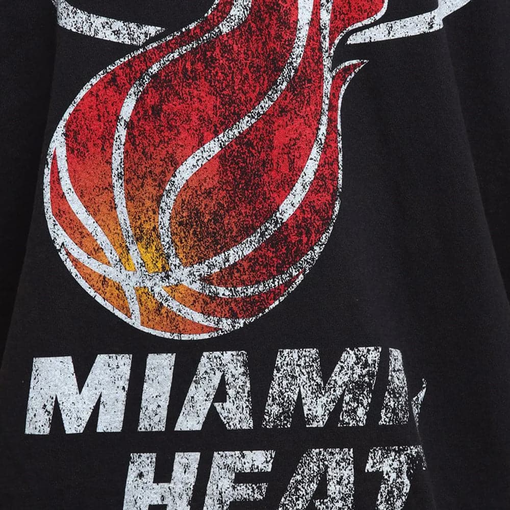 Mitchell And Ness T-Shirts Miami Heat Mitchell & Ness NBA HWC Distressed Logo T-Shirt - Black