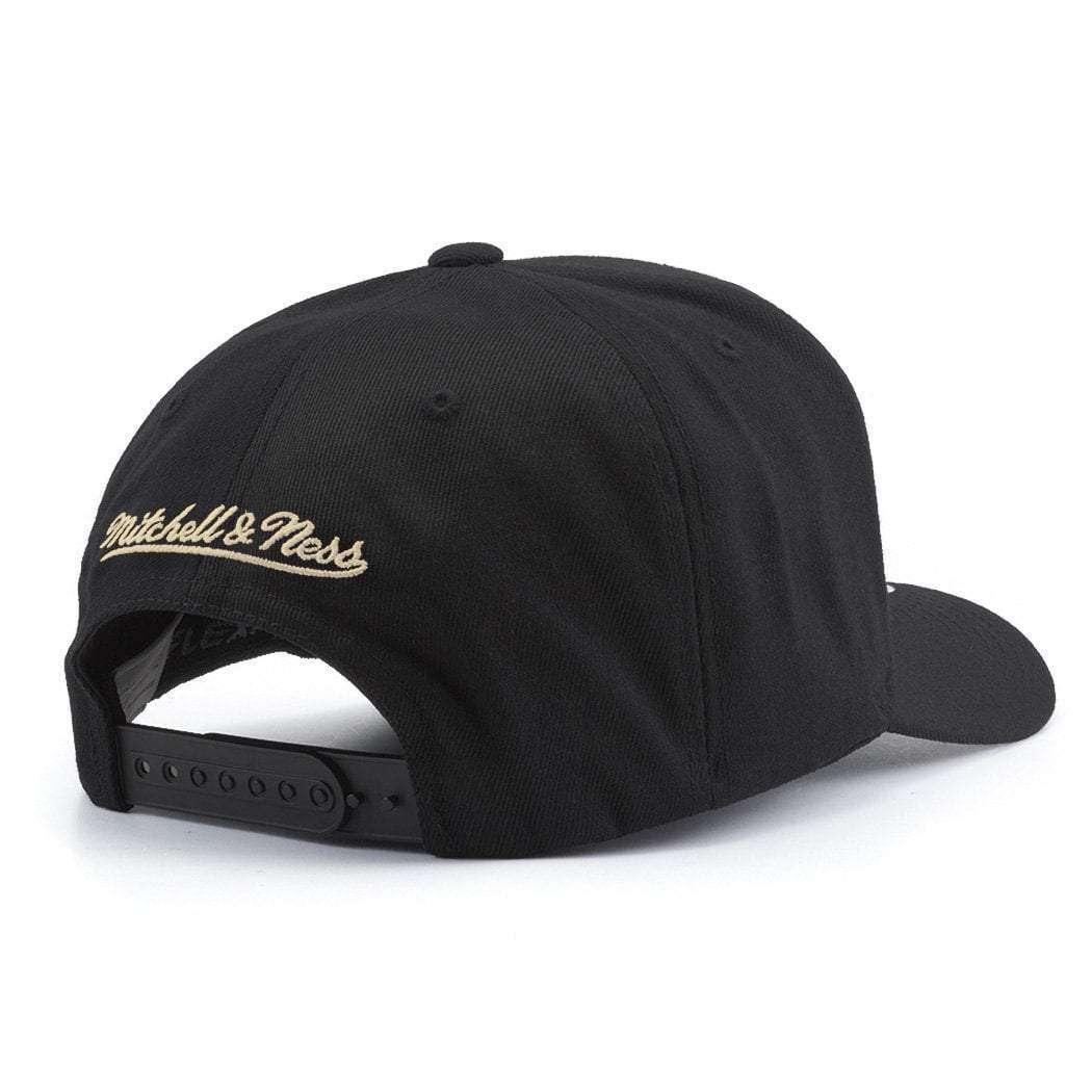 Mitchell And Ness Caps Milwaukee Bucks Mitchell & Ness NBA 110 Logo Snapback Hat - Black