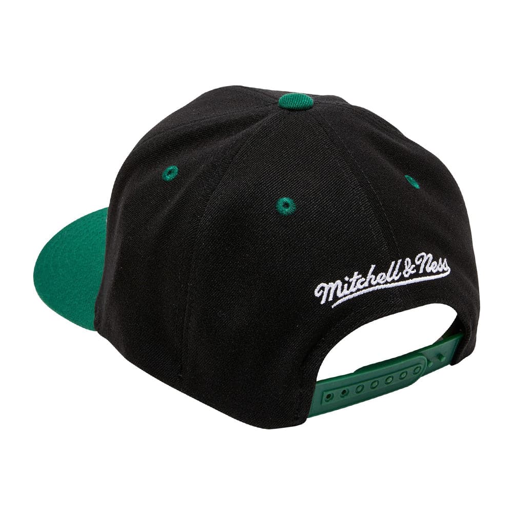 Mitchell And Ness Caps Milwaukee Bucks Mitchell & Ness NBA Billboard Classic Red Curve Snapback Hat - Black