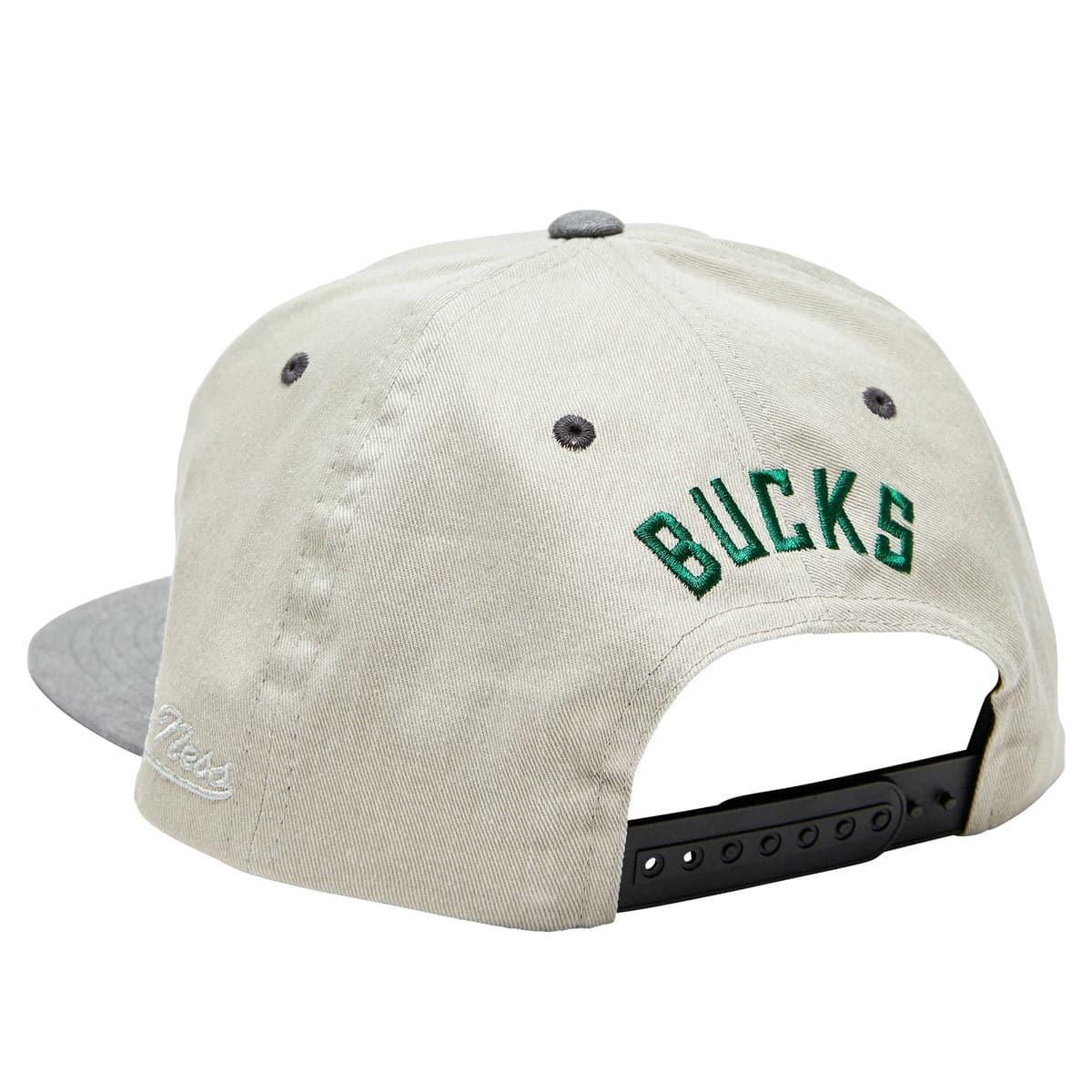 Mitchell And Ness Caps Milwaukee Bucks Mitchell & Ness NBA Game Day Deadstock Snapback Hat - Beige