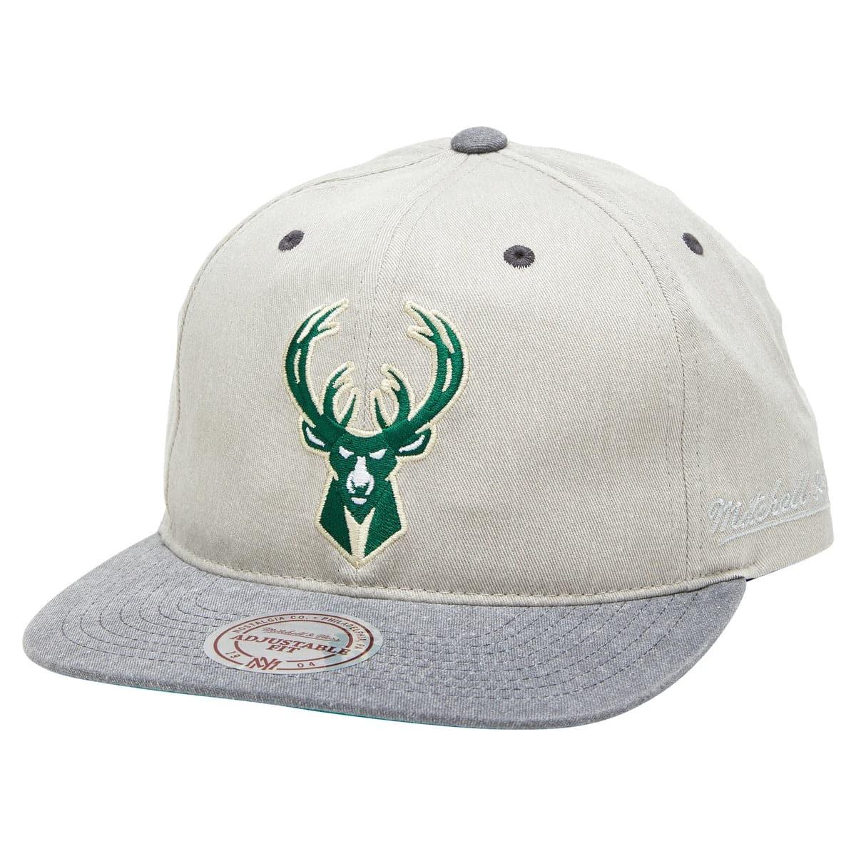 Mitchell And Ness Caps Milwaukee Bucks Mitchell & Ness NBA Game Day Deadstock Snapback Hat - Beige