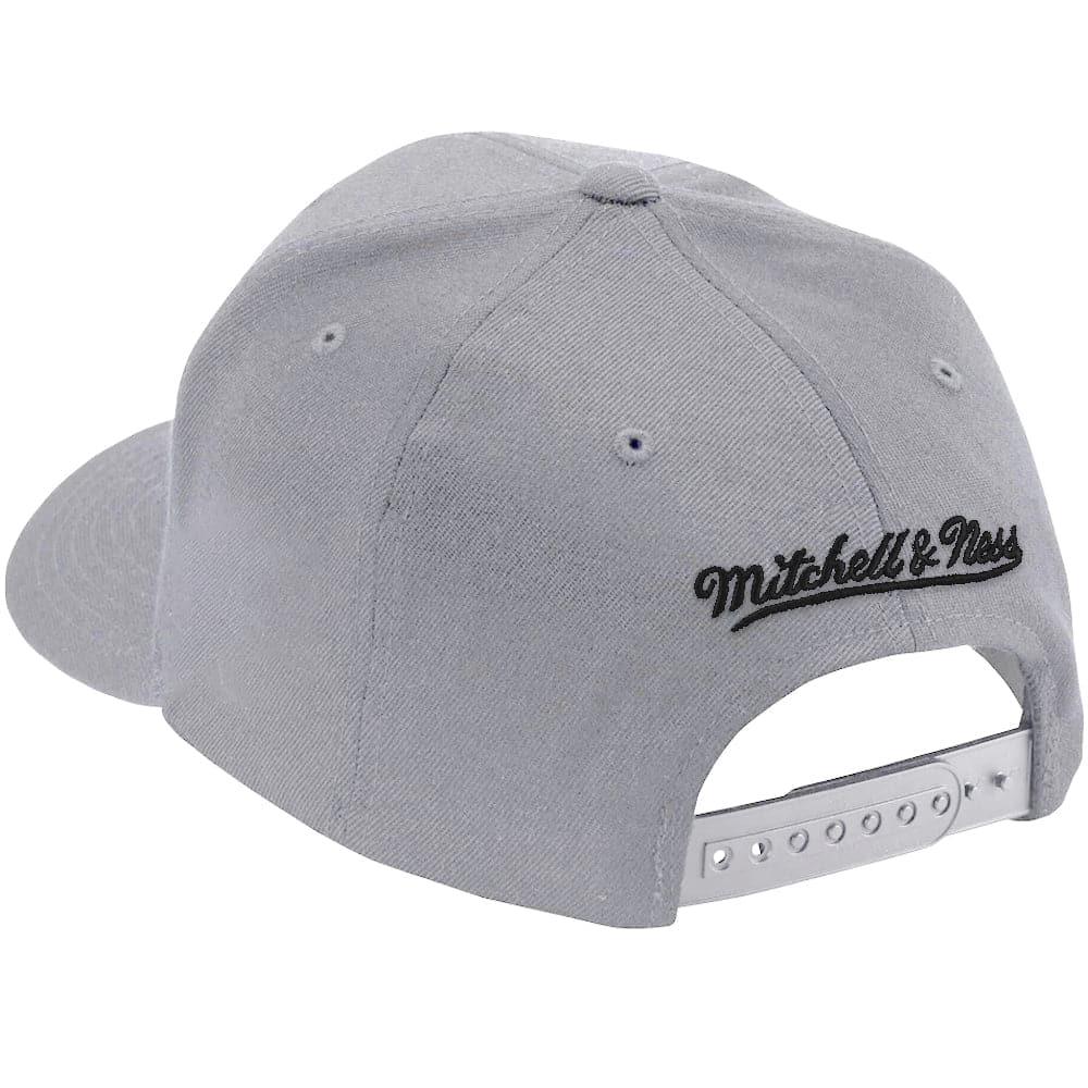 Mitchell And Ness Caps Milwaukee Bucks Mitchell & Ness NBA Greytones Classic Red Snapback Hat - Grey