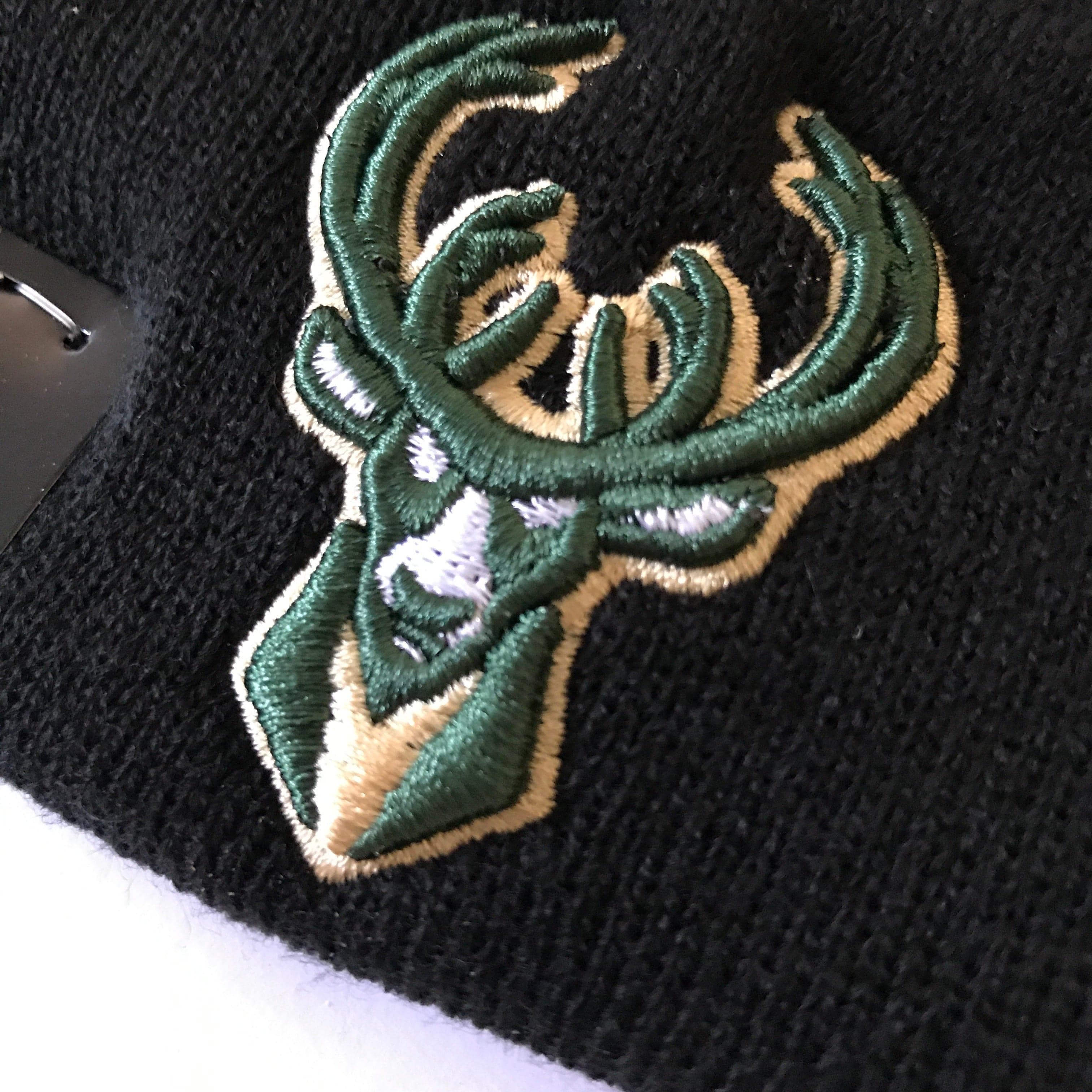 New Era Beanies Milwaukee Bucks New Era NBA Grey Stripe Knit Beanie - Black