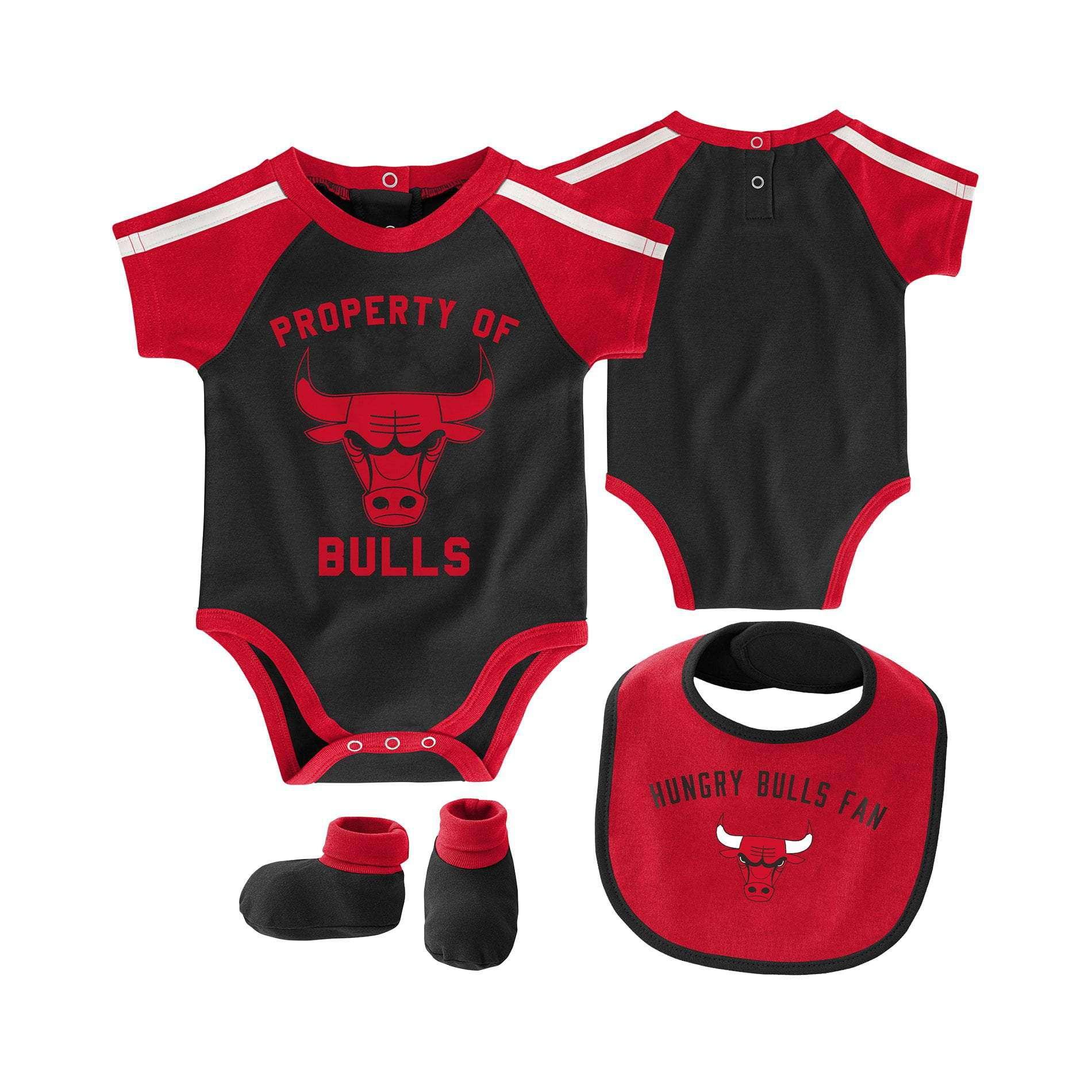 Newborns Chicago Bulls Outerstuff NBA Rebound Creeper Bib & Bootie Set - Red