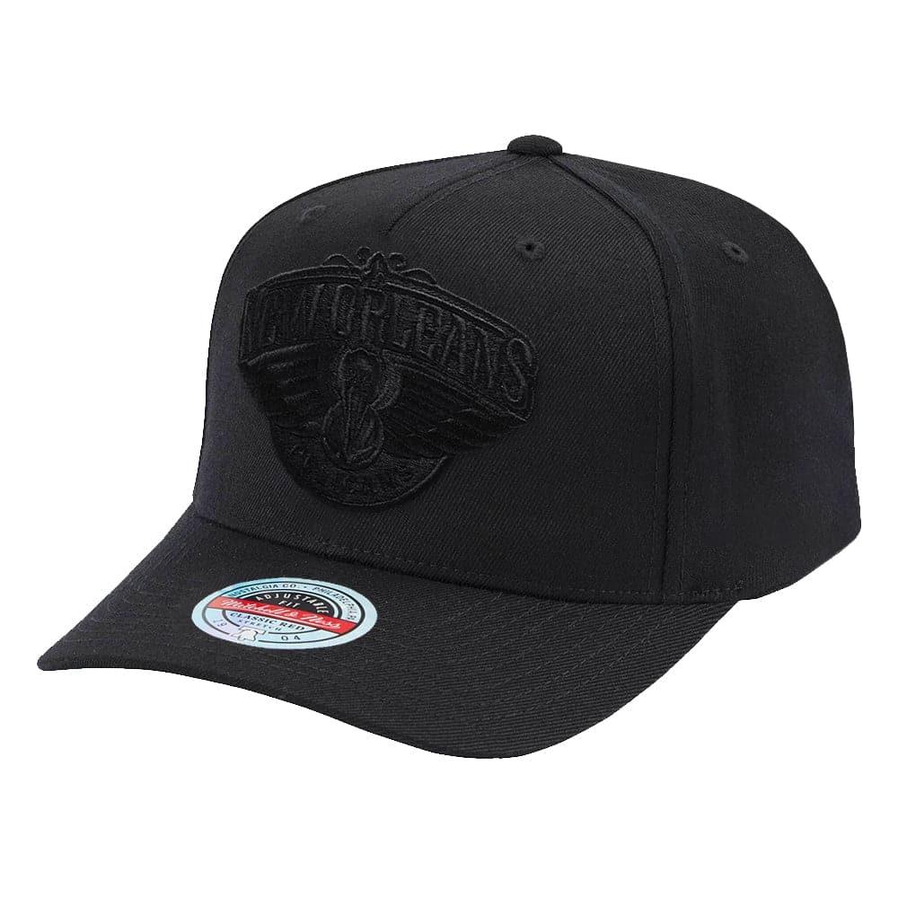 Mitchell And Ness Caps New Orleans Pelicans Mitchell & Ness NBA Black On Black Classic Red Snapback Hat