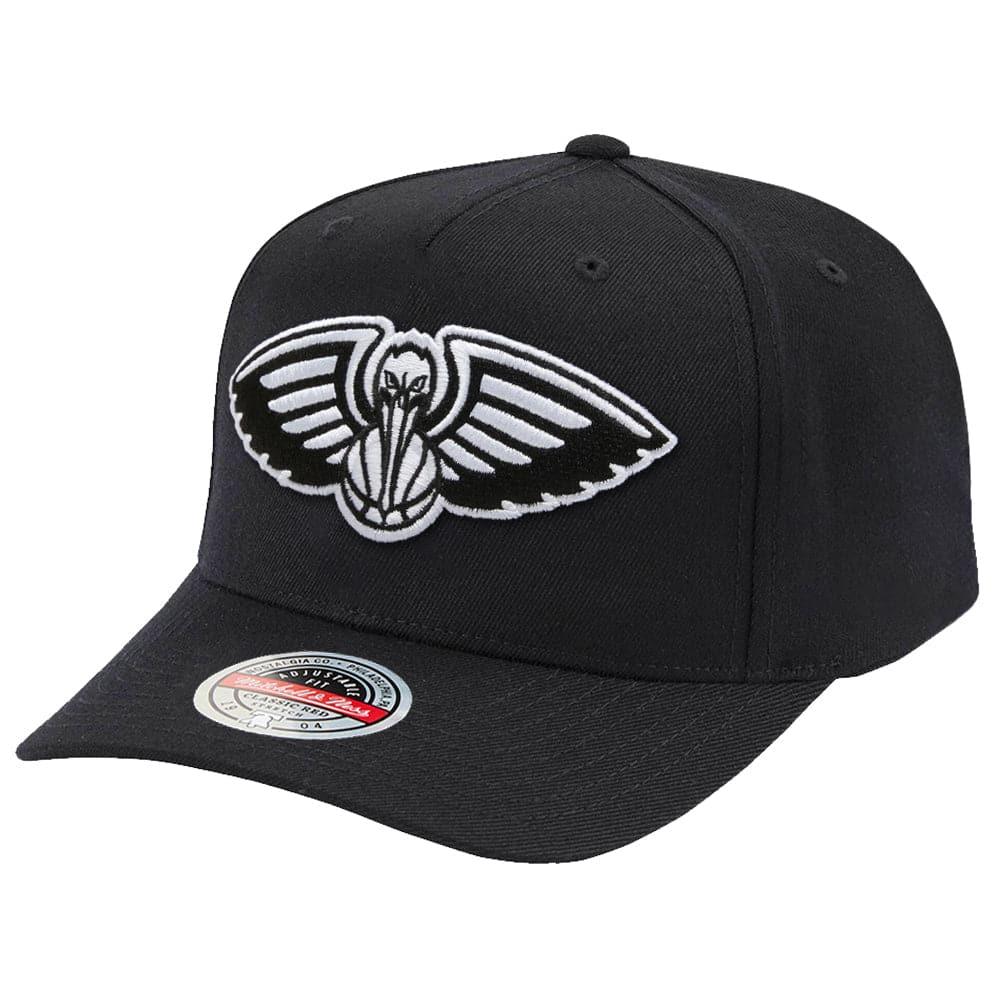 Mitchell And Ness Caps New Orleans Pelicans Mitchell & Ness NBA Black & White Classic Red Curve Snapback Hat