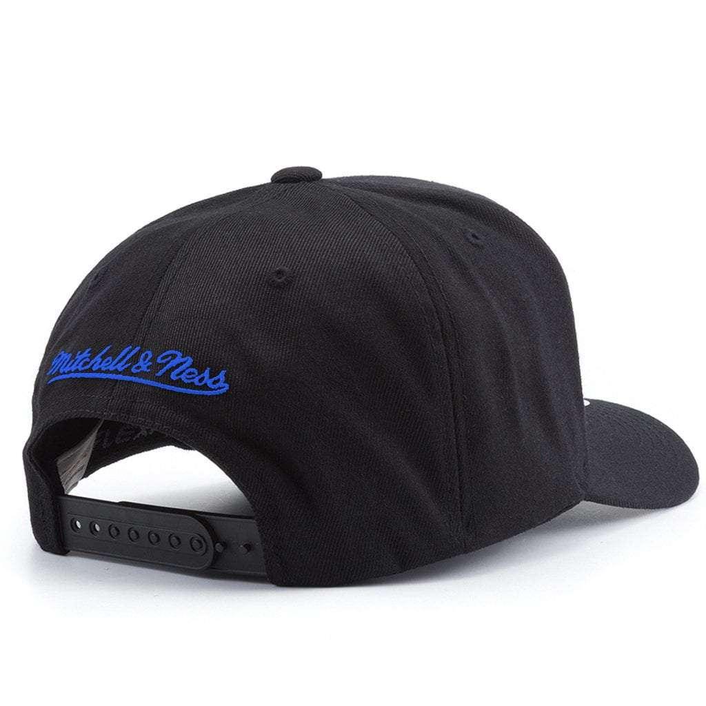 Mitchell And Ness Caps New York Giants Mitchell & Ness NFL Team Script 110 Curved Snapback Hat - Black