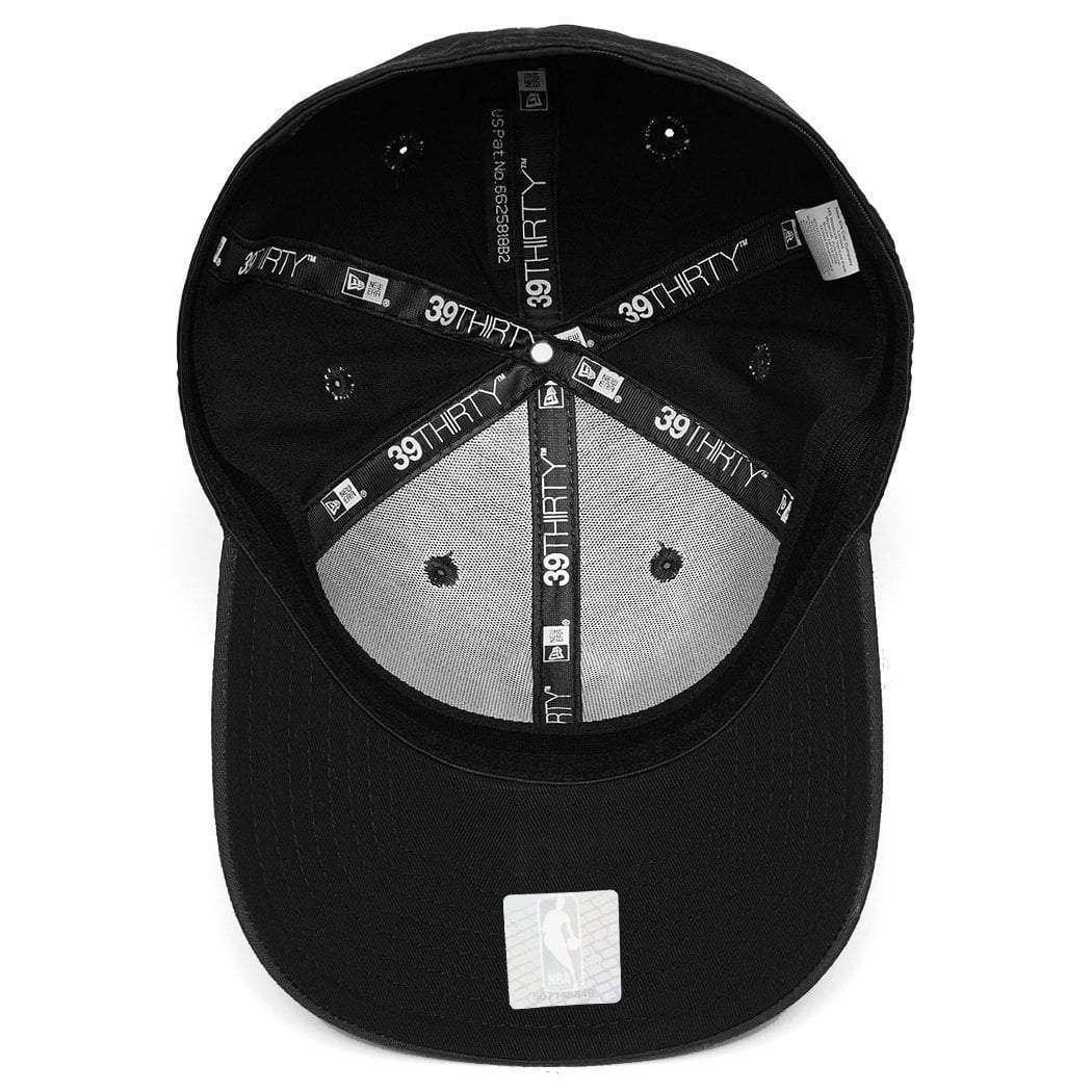 New Era Caps New York Knicks New Era NBA Black & White 39THIRTY Stretch-Fit Curve Hat