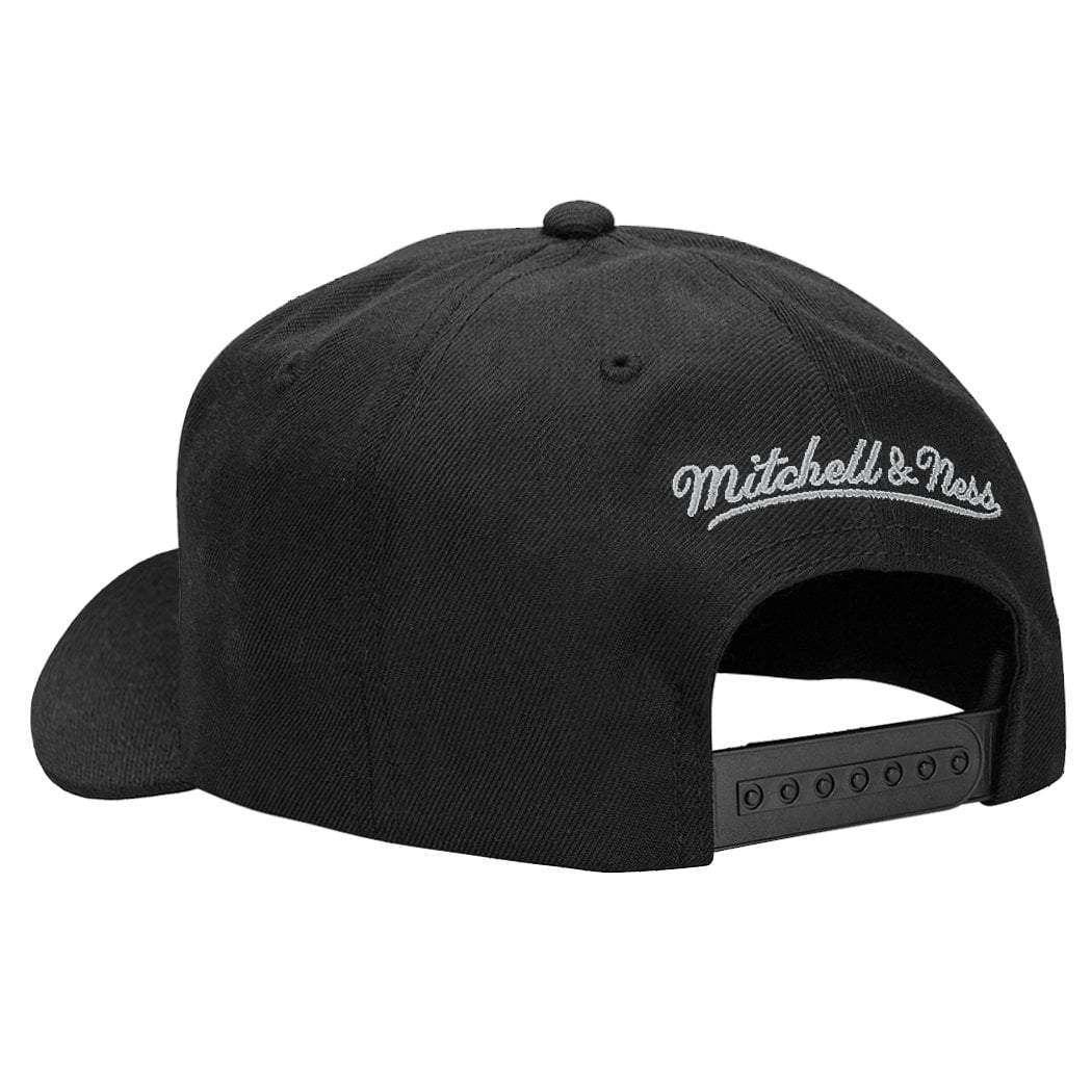 Mitchell And Ness Caps San Antonio Spurs Mitchell & Ness NBA 110 Logo Curve Snapback Hat - Black