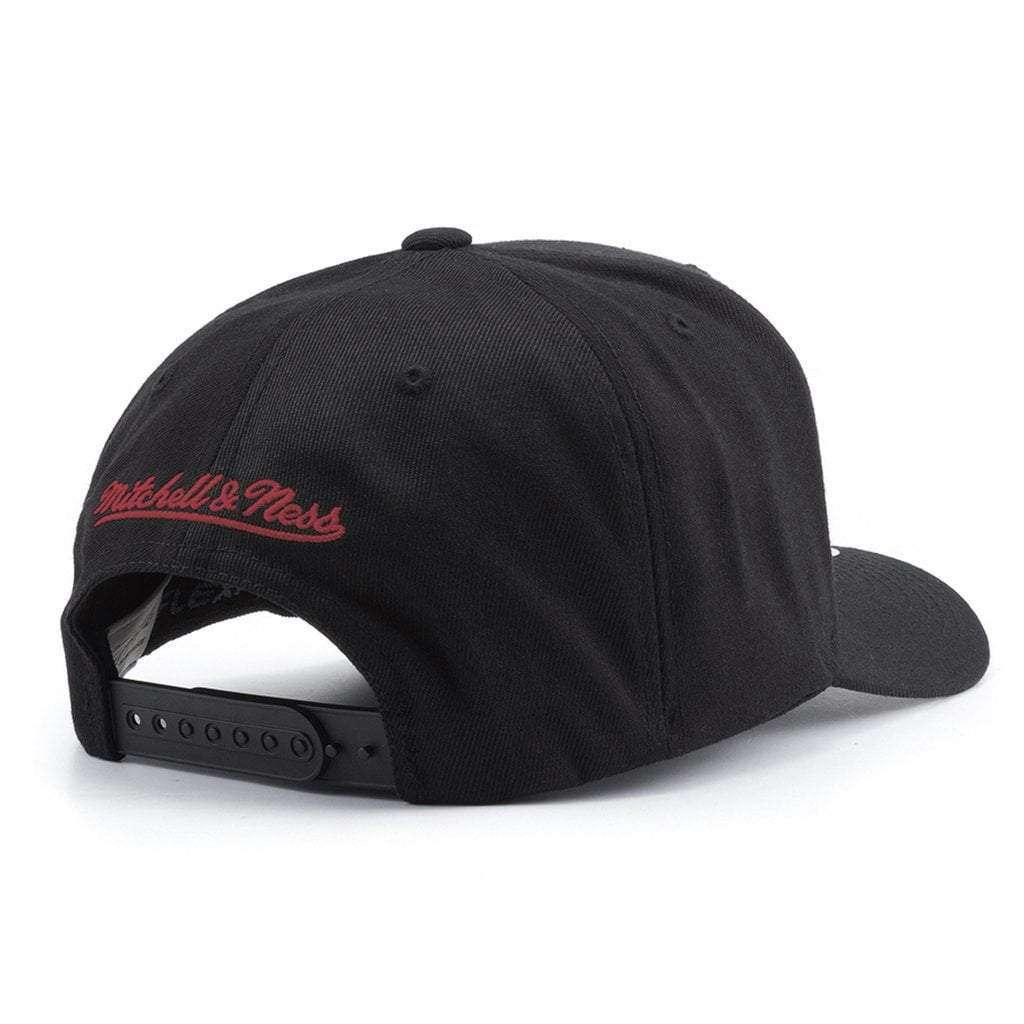 Miami Heat Mitchell & Ness NBA 110 Team Logo Curve Snapback Hat - Black