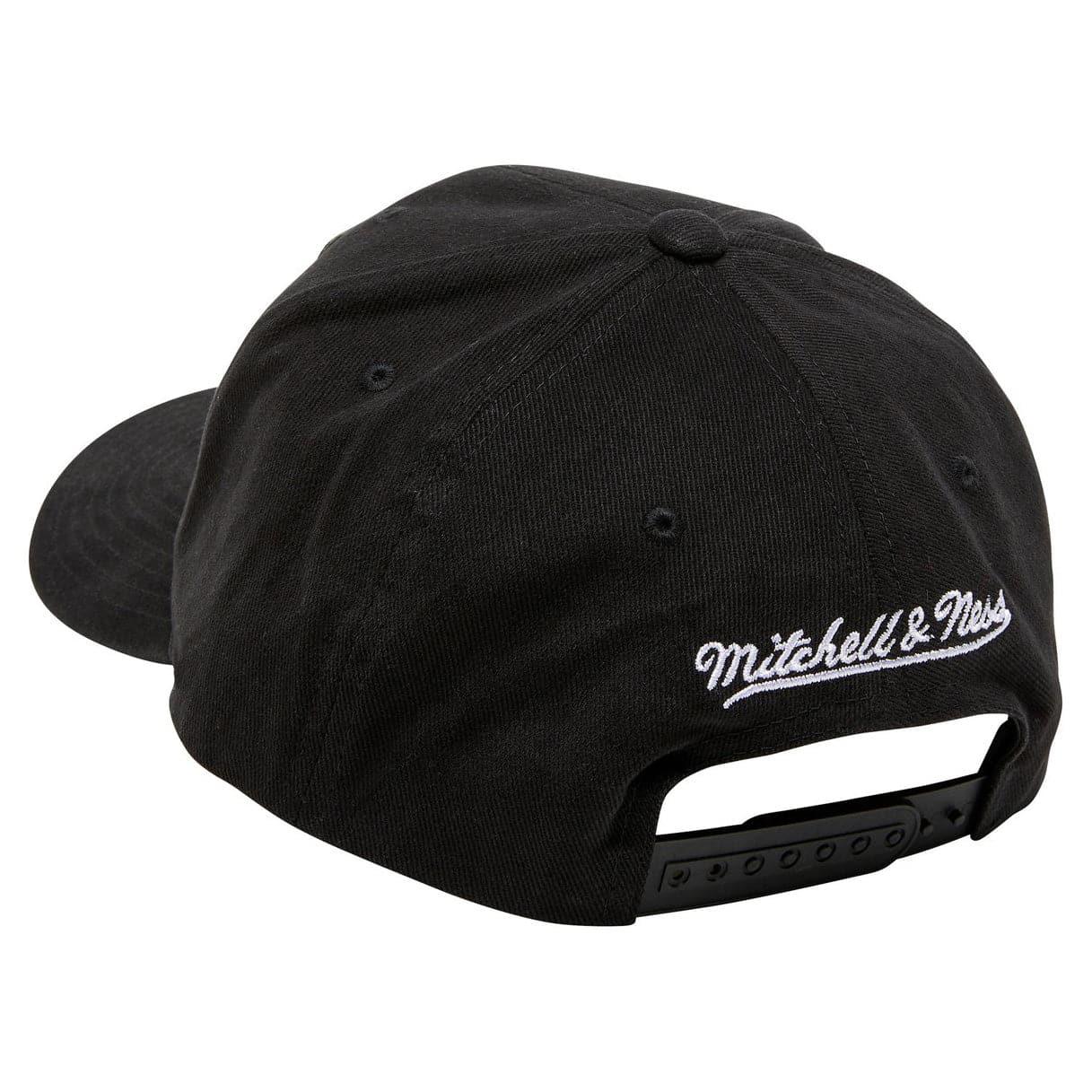 Mitchell And Ness Caps Tampa Bay Buccaneers Mitchell & Ness NFL Super Bowl Champs Deadstock Snapback Hat - Black
